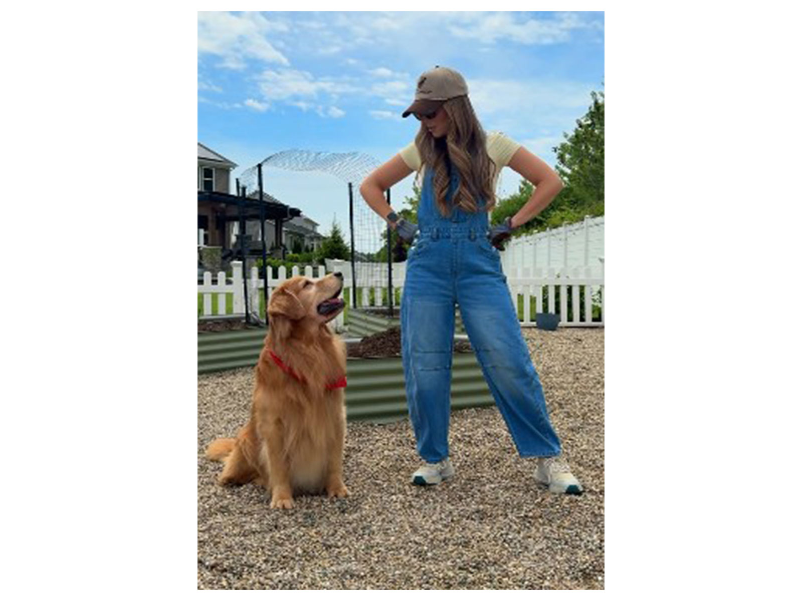 Social media influencer Courtney Budzyn with her Golden Retriever Tucker Budzyn (Photo/Instagram@tuckerbudzyn)