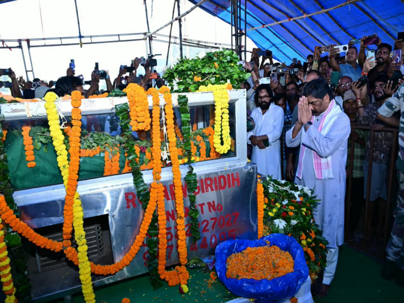 Jharkhand CM Hemant Soren pays last respects to Minister Sudivya (Photo/@JharkhandCMO)