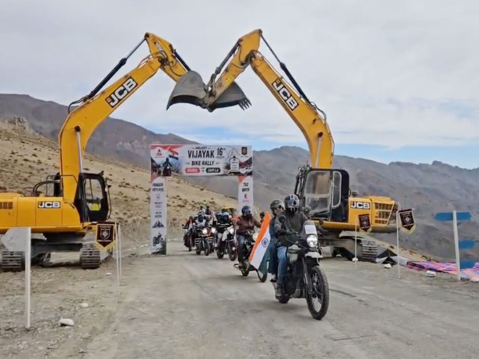 Project Vijayak begins 16th Raising Day celebrations with motorcycle rally to Sapi La (Photo/ANI)