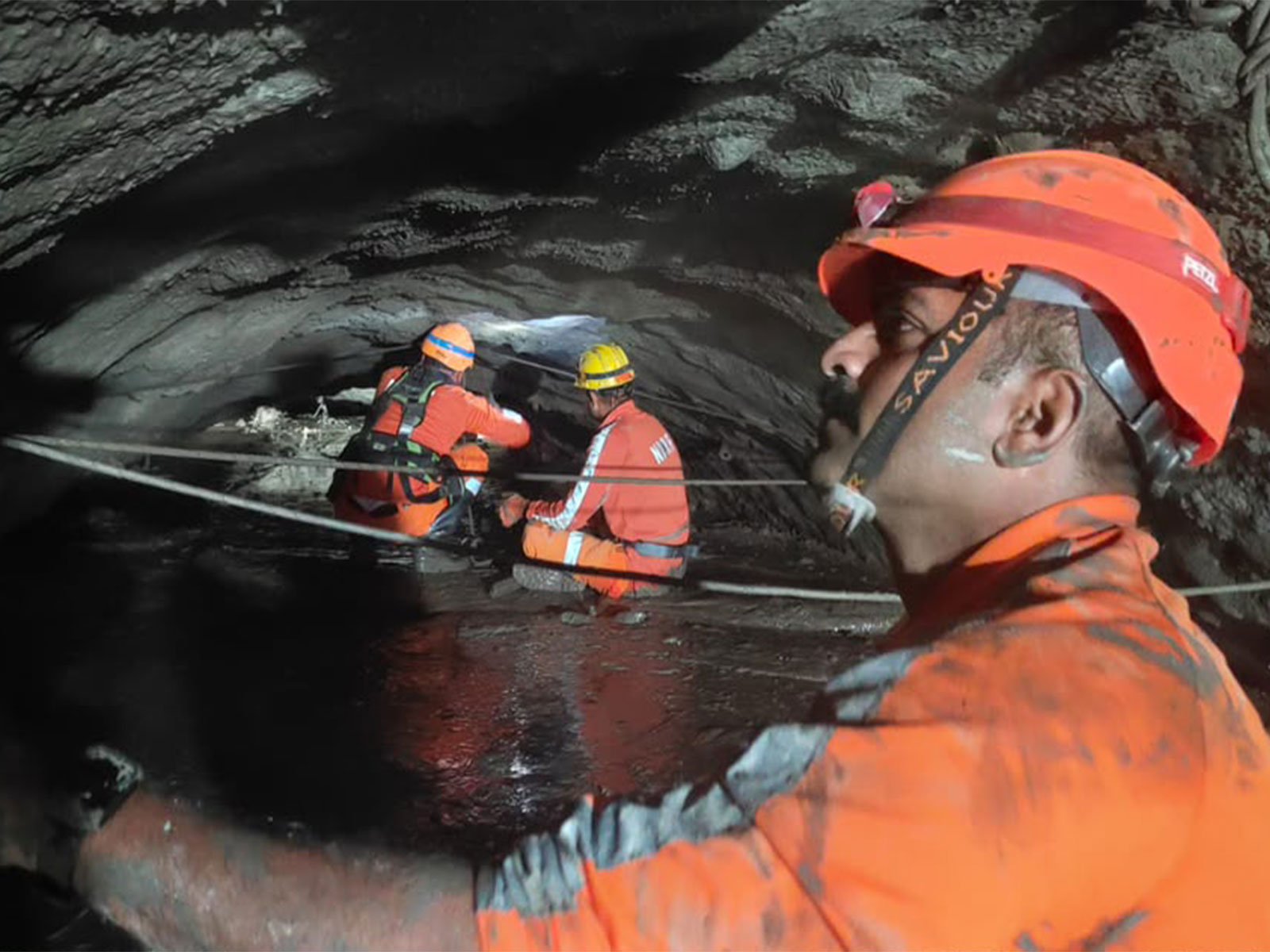  India-Nepal joint technical team continue to make progress in search and rescue operations inside the Chilime tunnel (Photo/X/@navsri6619)
