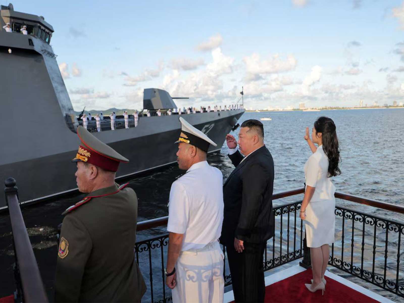 North Korean leader Kim Jong Un, accompanied by his daughter Kim Ju Ae, attends the commissioning ceremony for the "Kang Kon" destroyer at Wonsan Port in North Korea on September 6, 2026 (Photo/Reuters)