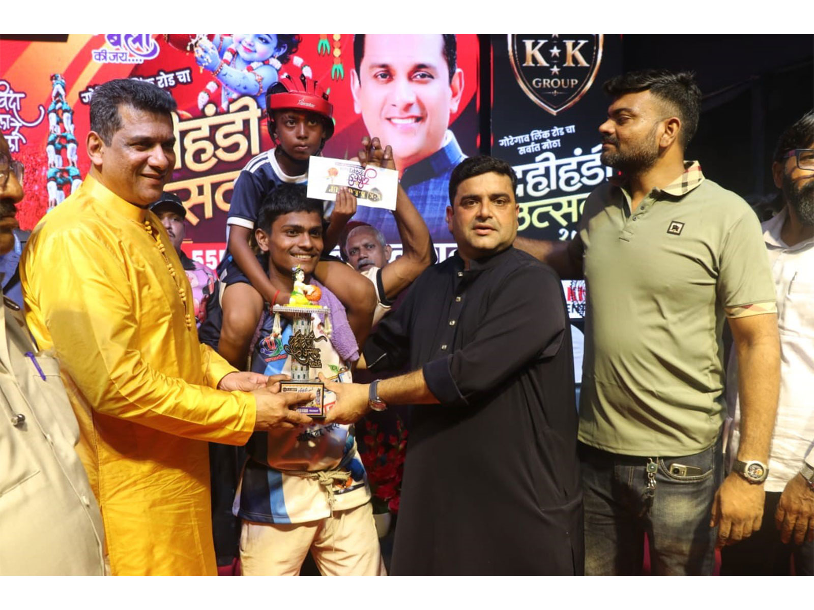 KK Group's Khalid Khan Dahi Handi in Mumbai Sets Example of Hindu Muslim Brotherhood Unity, Over 50 Govinda Pathaks Compete for Rs 5.55 Lakh Prize