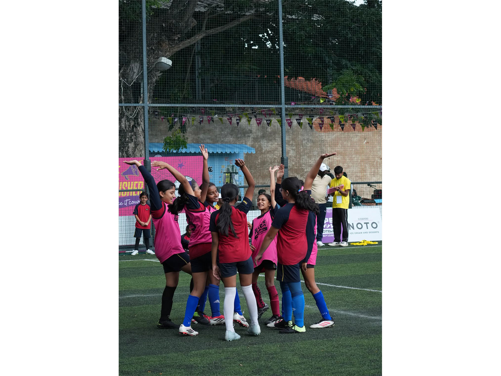 Football players celebrating (Photo: SNFC)