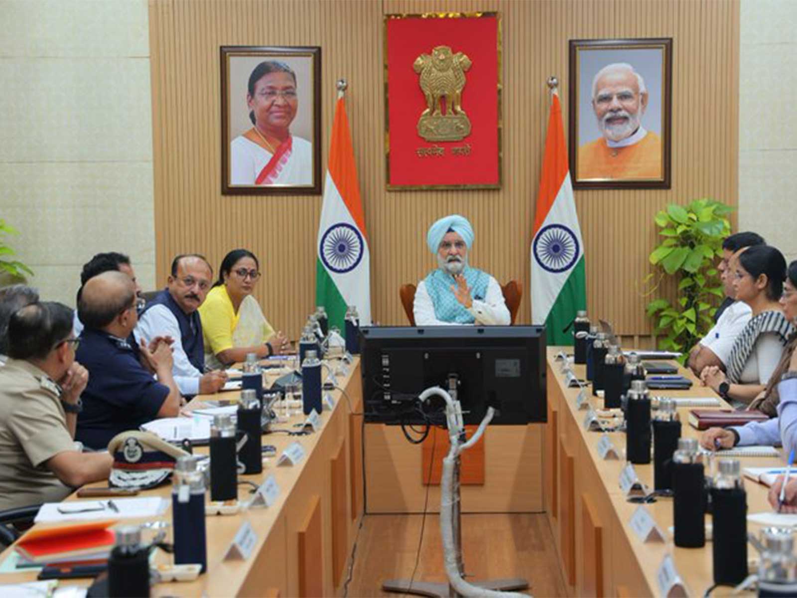 Delhi Lieutenant Governor Taranjit Singh Sandhu chairing a meeting (Photo/@LtGovDelhi)