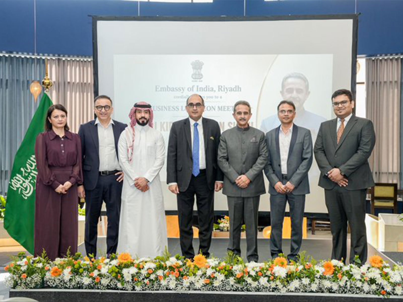 MoS Kirti Vardhan Singh with Indian business leaders, entrepreneurs and professionals in Riyadh. (Photo: X/@KVSinghMPGonda)