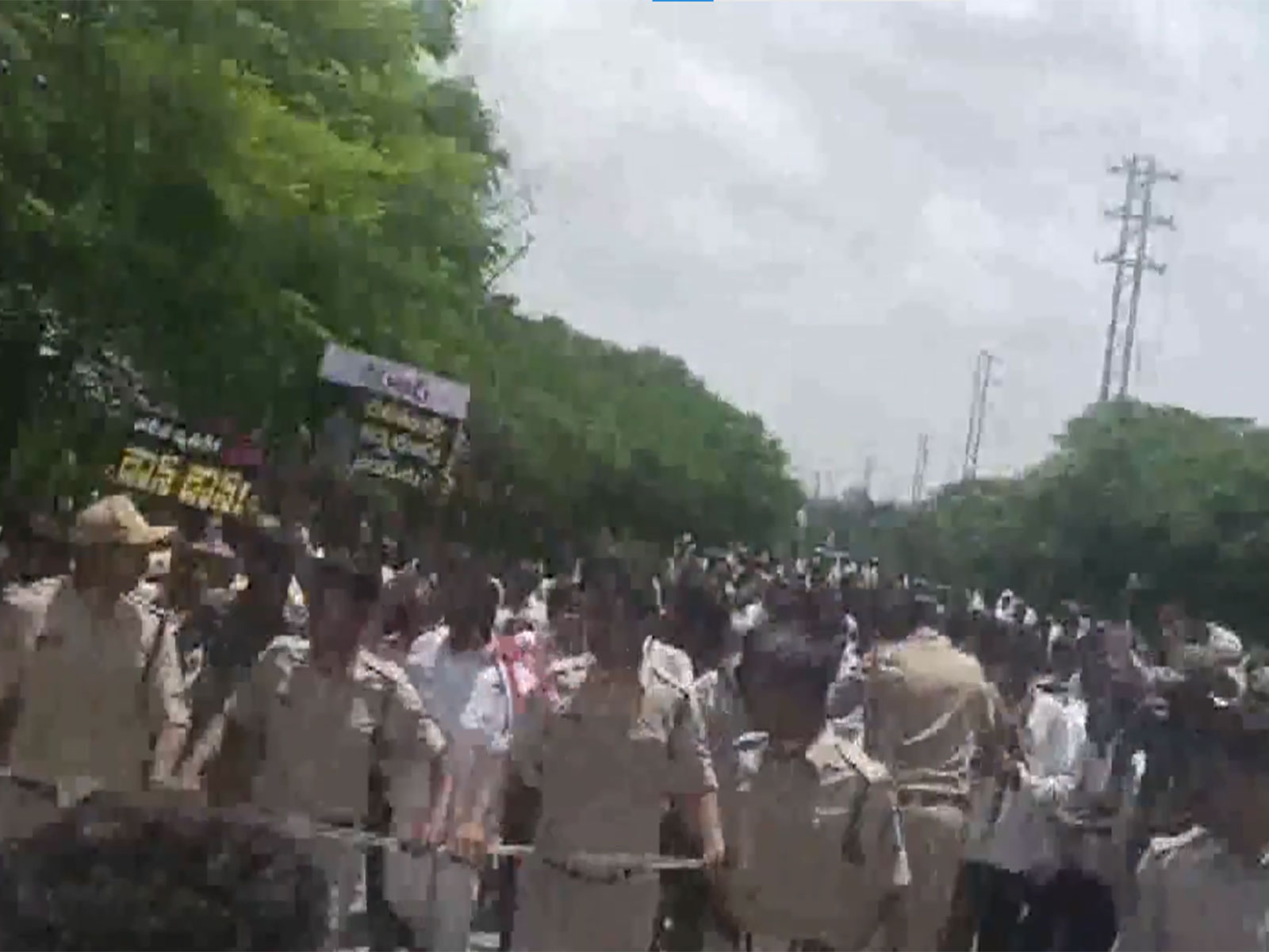 Congress workers protest outside KCR’s residence over remarks against Assembly Speaker (Photo: BRS Office)