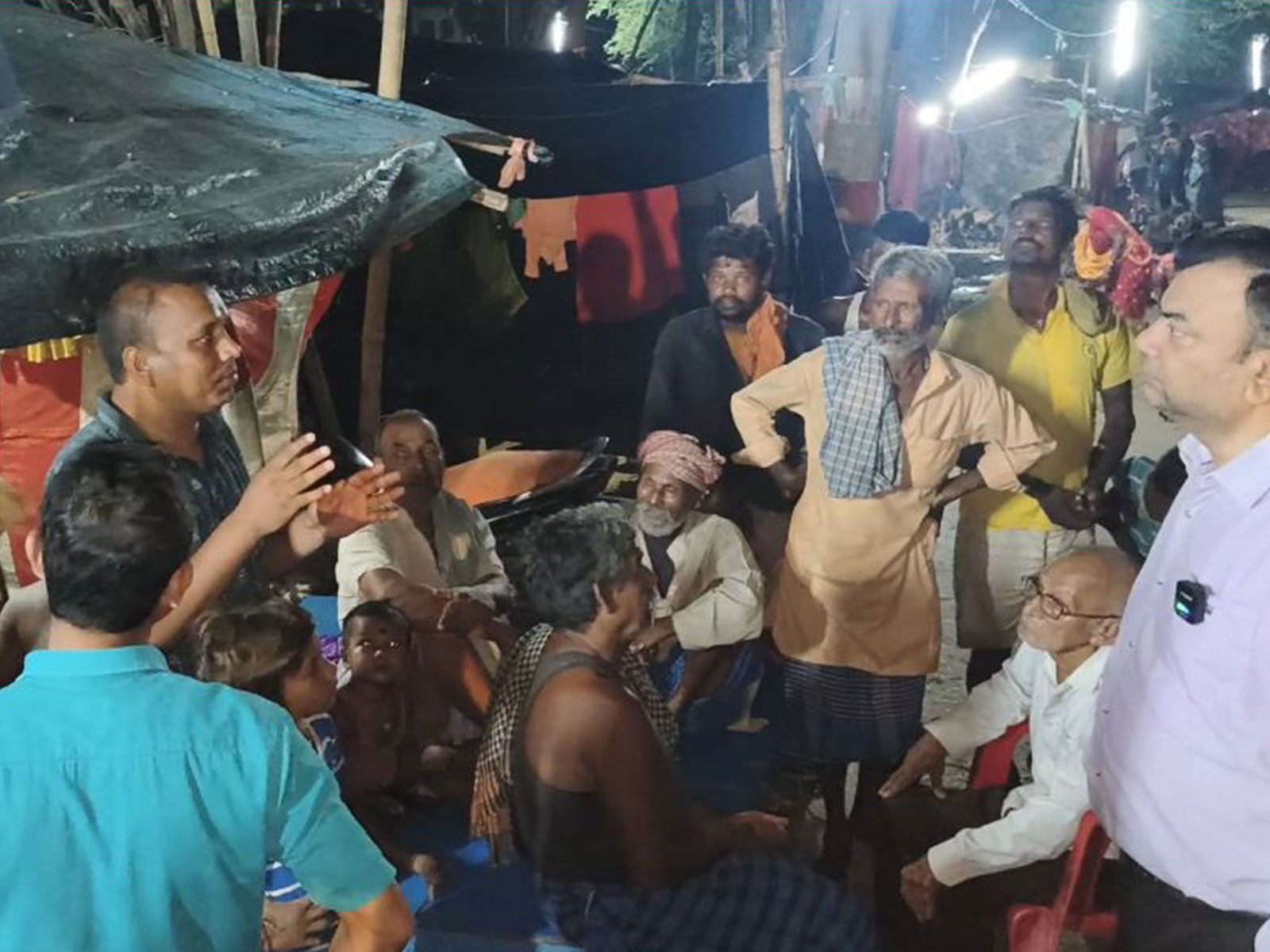 Bhagalpur Secretary In-Charge inspects flood relief camps (Photo/ANI) 