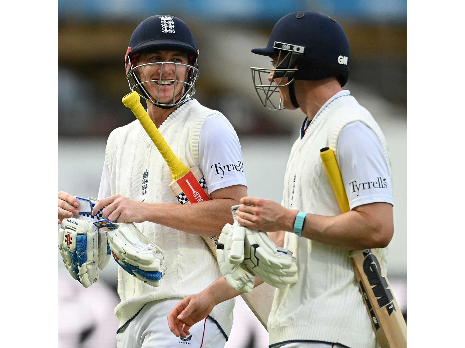 England's Harry Brook (left) and Dan Lawrence (right) (Photo: X/@englandcricket)