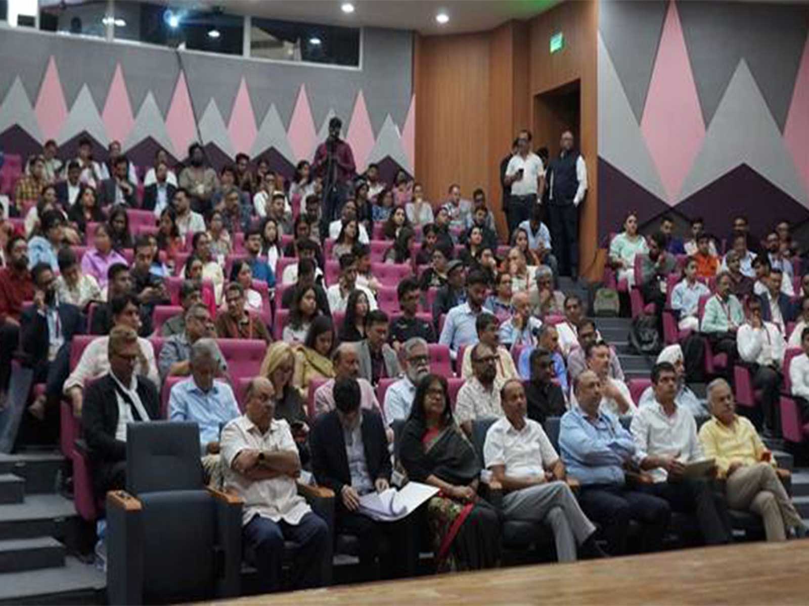 Artisans, museum professionals participate in the Shilpkar Samagam (Photo/PIB)