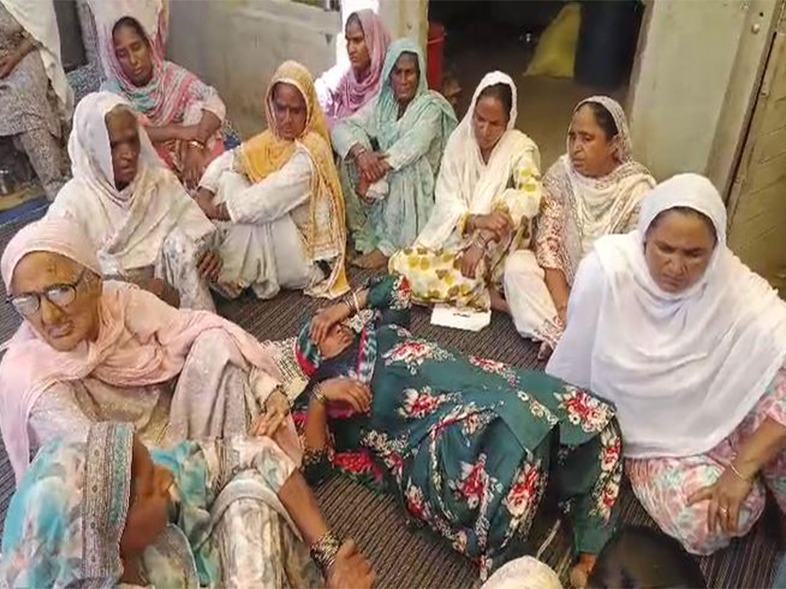 Family of deceased labourer Gulzar Singh’s family (Photo/ANI)