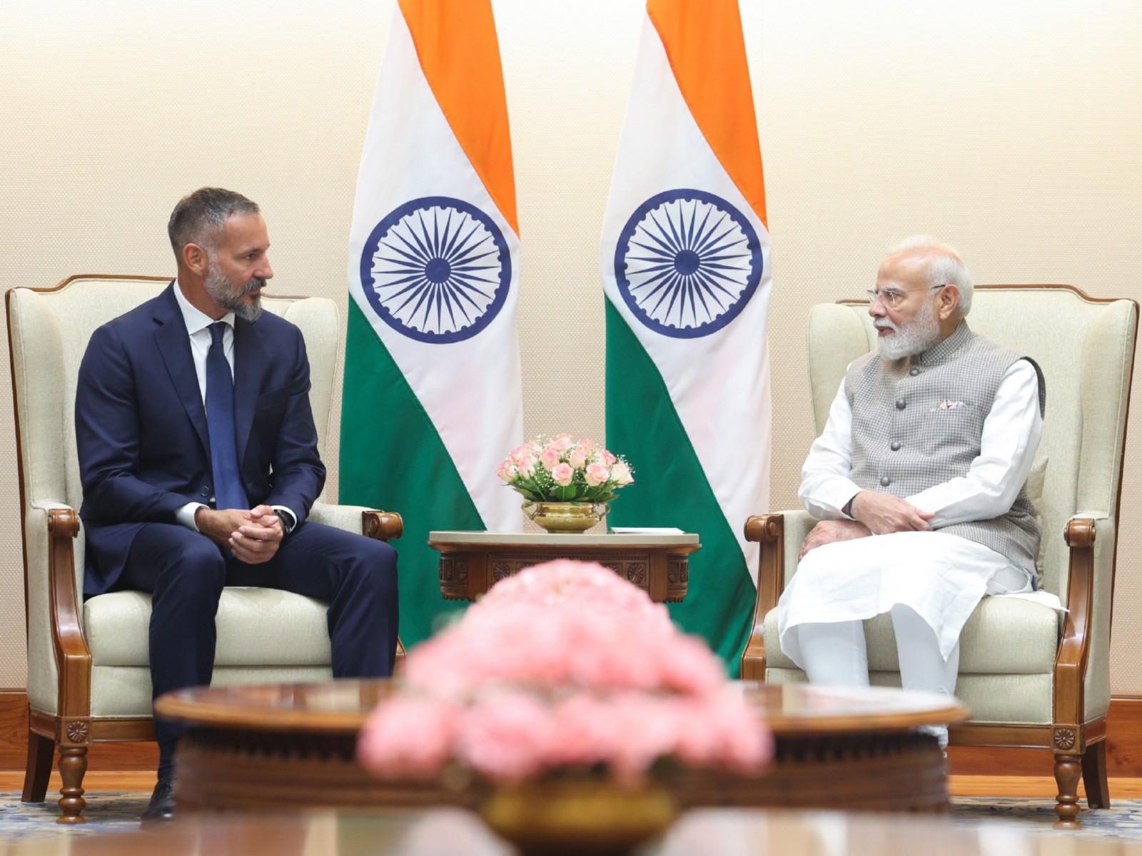 Prime Minister Narendra Modi meets Prince Rahim Aga Khan V (Photo/X@narendramodi)