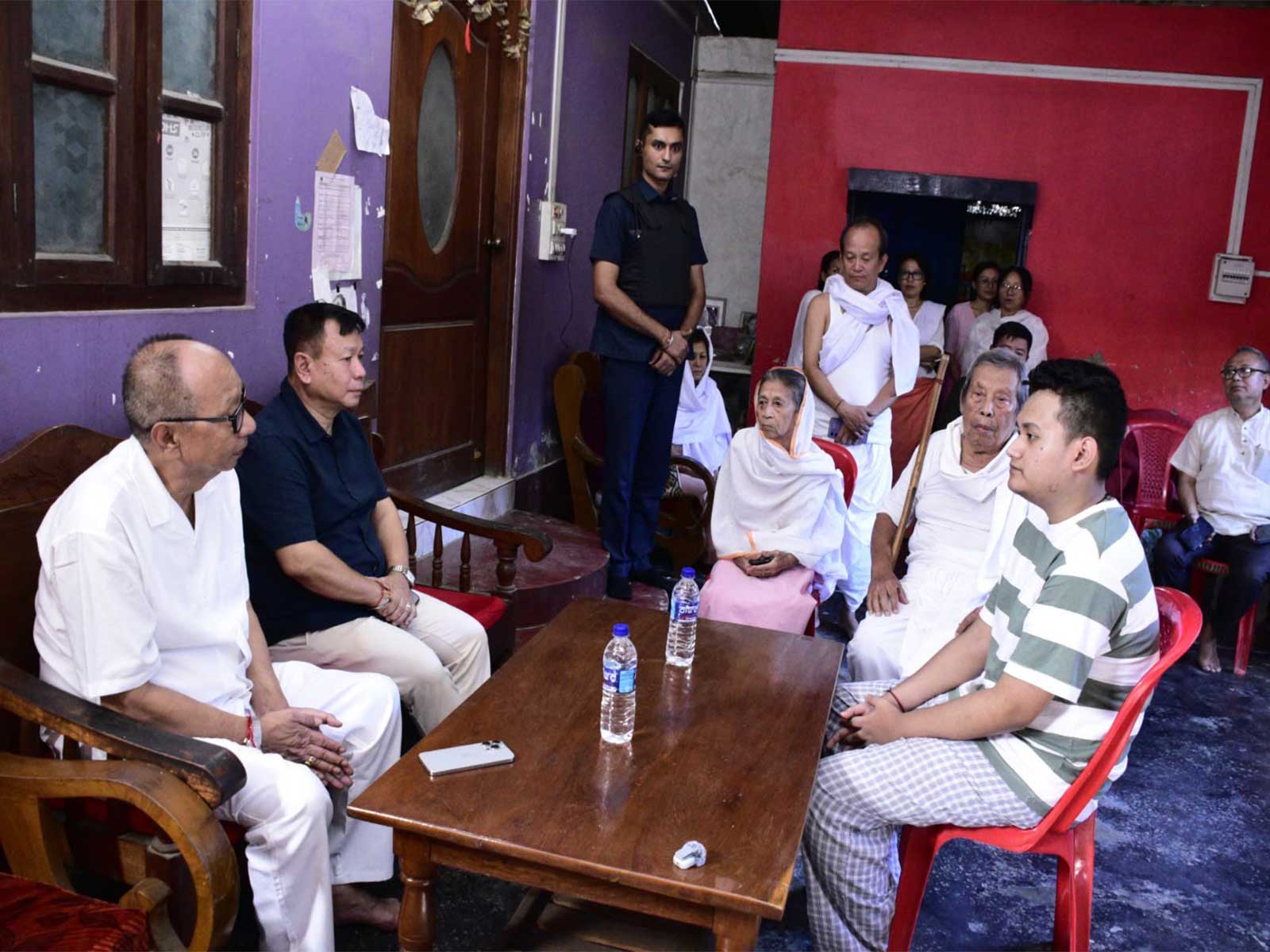 Manipur CM Khemchand Singh visits Vikram Singh's family in Imphal West (Photo/PRO)