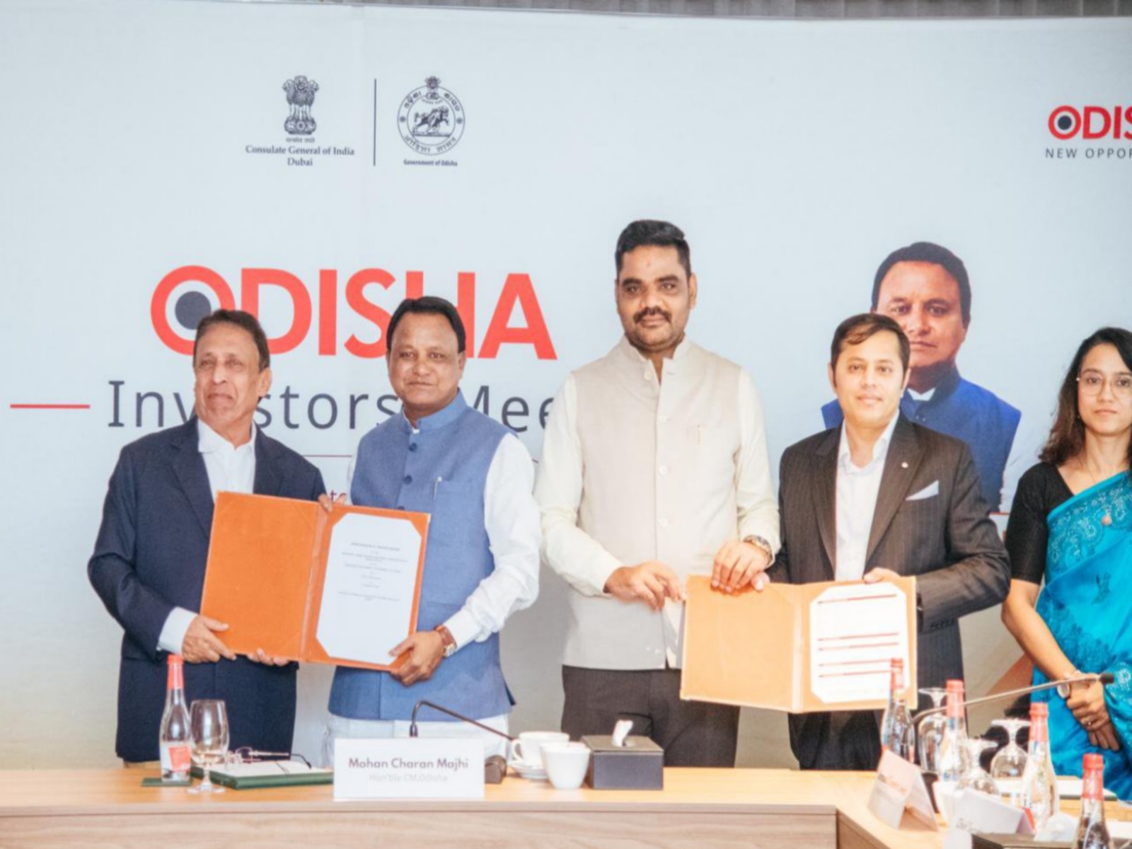 Odisha CM with industry representatives in Dubai  (Photo:X/@MohanMOdisha)