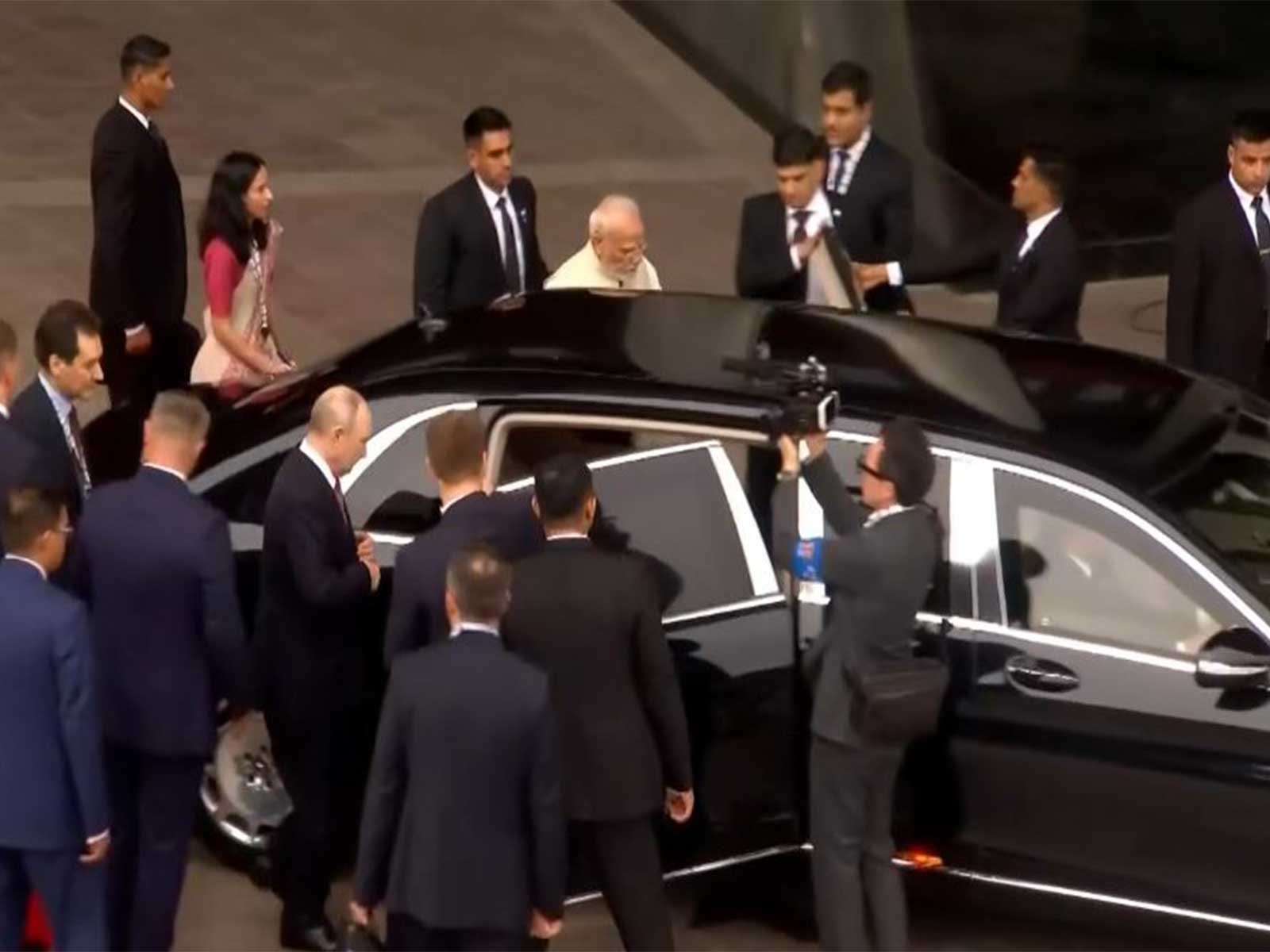 PM Modi, Putin share car ride to INNOPROM exhibition after talks (Photo/DD)
