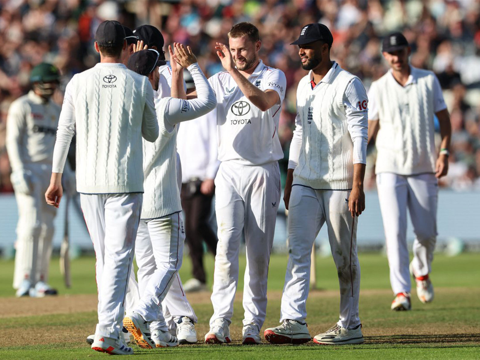 England players celebrating (Photo: X/@ICC)