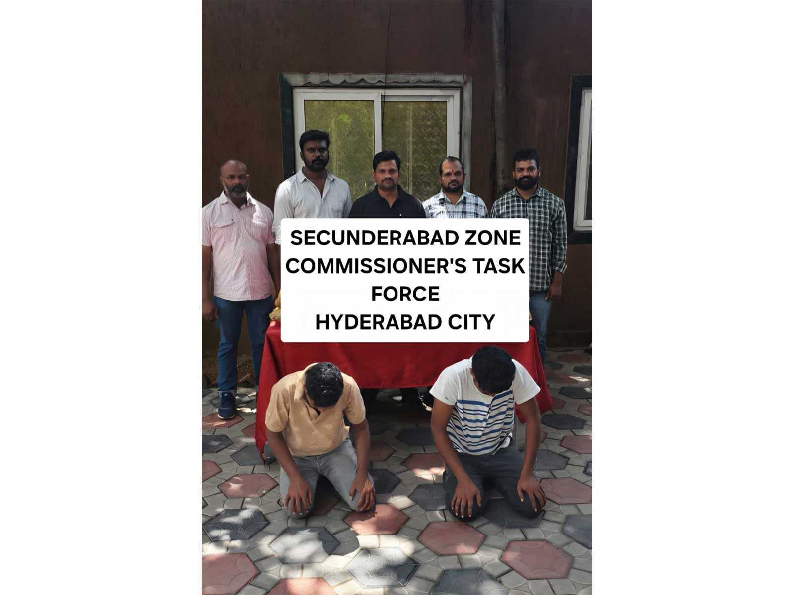 Secunderabad Zone Commissione's Task Force with accused persons (Photo/Hyderabad Police)