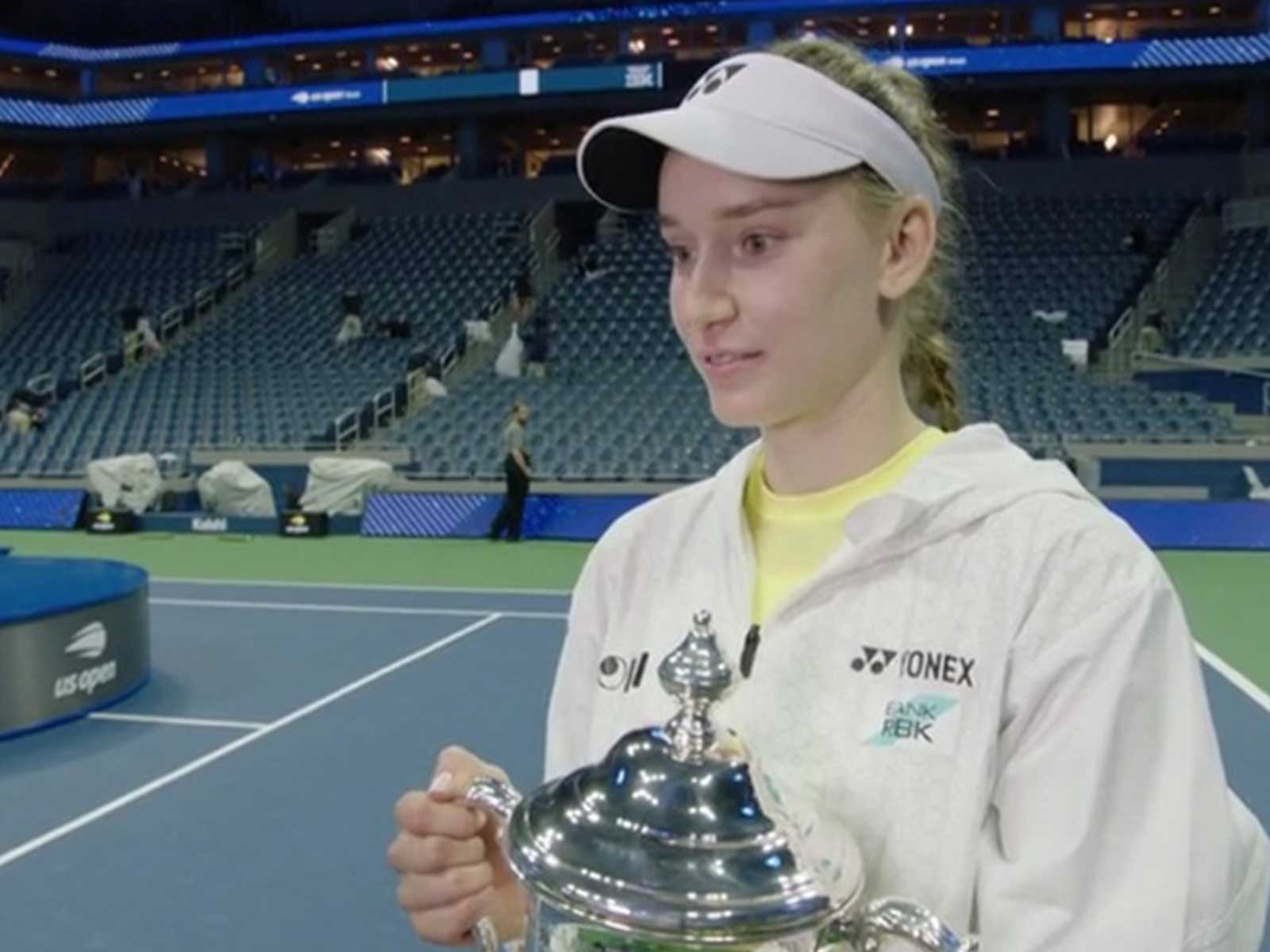 Elena Rybakina with the US Open women's singles trophy. (Photo: JioStar)