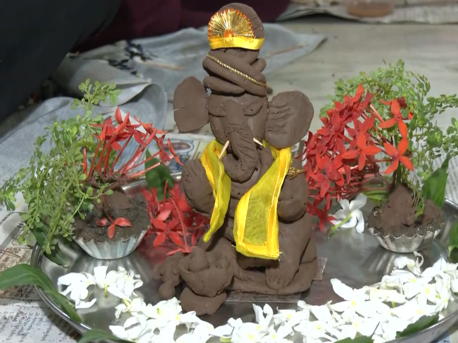 Rajkot hosts eco-friendly clay Ganpati workshop (Photo/ANI)