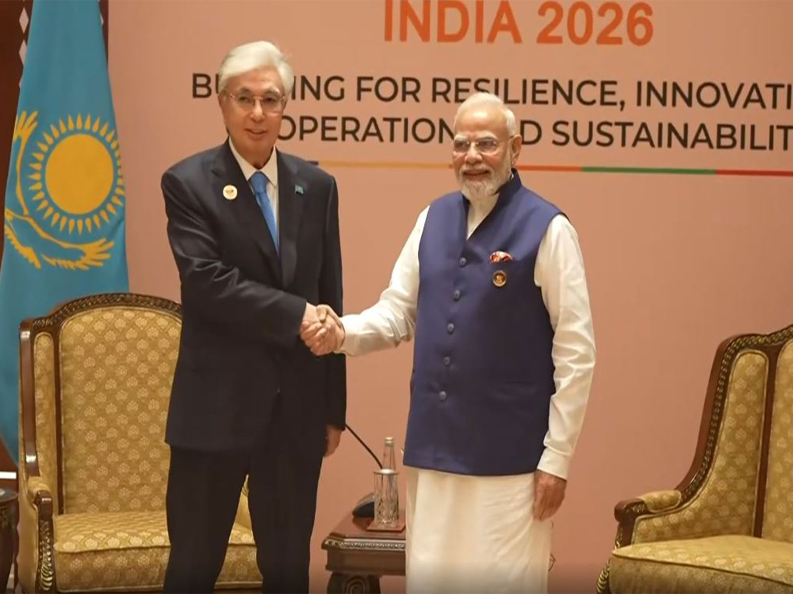 Prime Minister Narendra Modi with Kazakhstan President Kassym-Jomart Tokayev (Photo/DD)