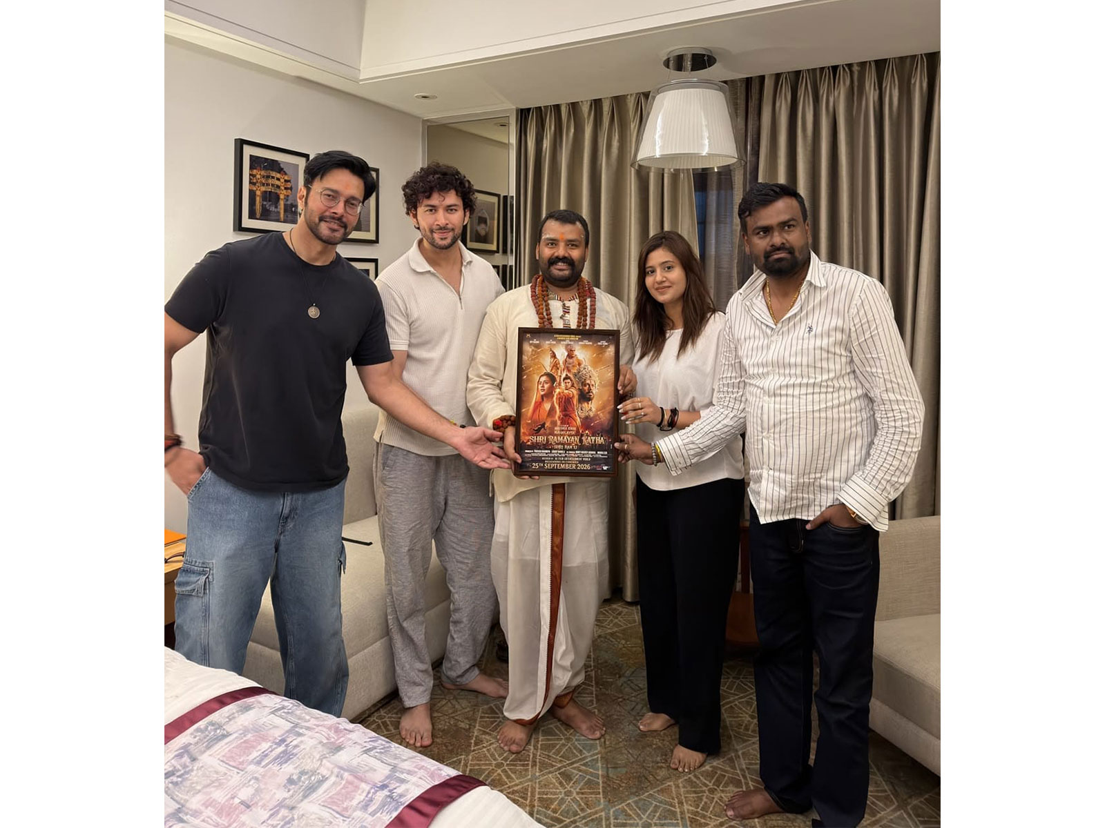 'Mahakavya Shri Ramayan Katha' cast meets 'Hanuman Ansh' star Shobinaw Satyaa (middle) in Varanasi (Photo/Film team)