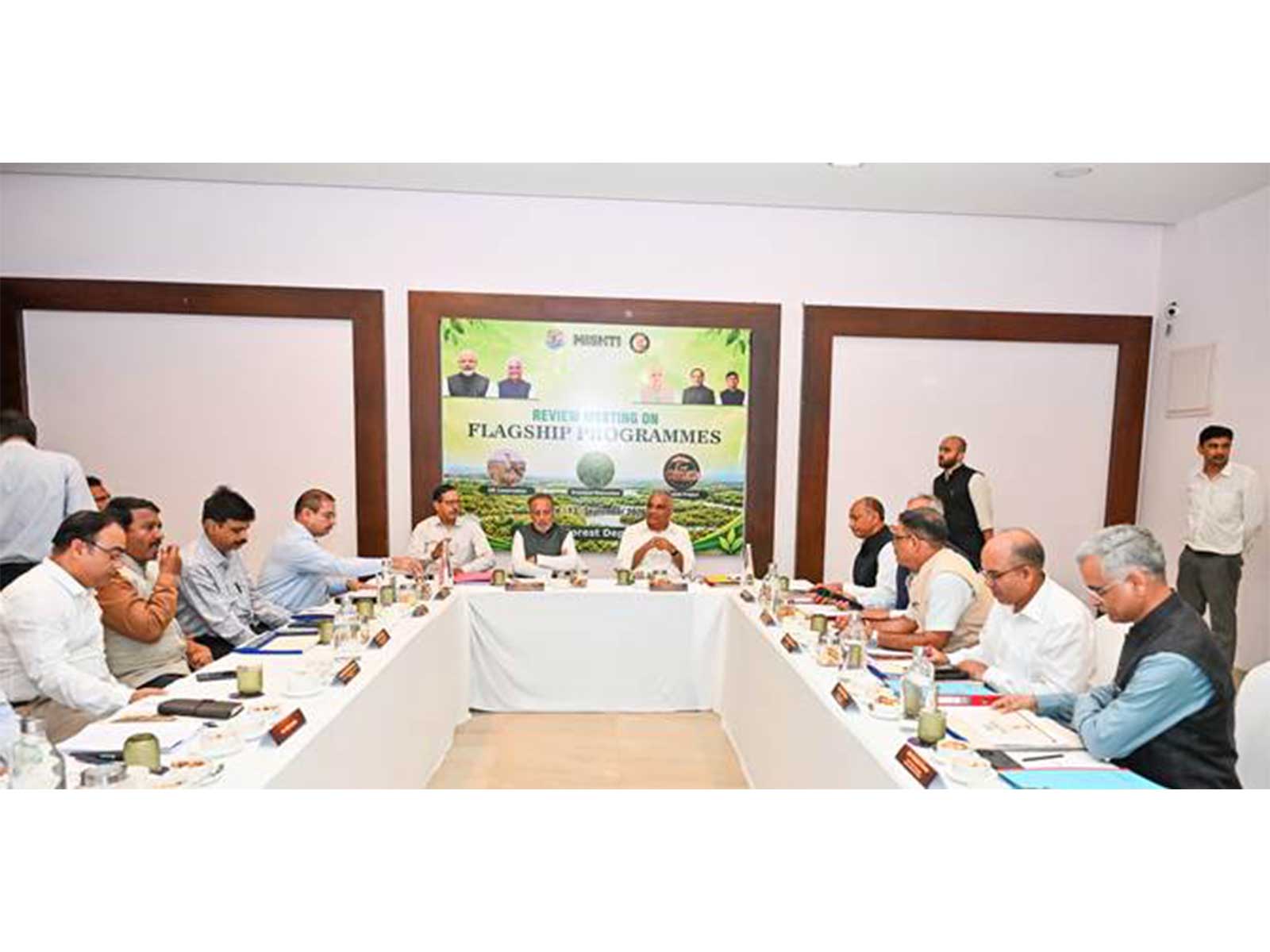 Union Minister Bhupender Yadav reviews progress of Great Indian bustard Conservation (Photo/Release)