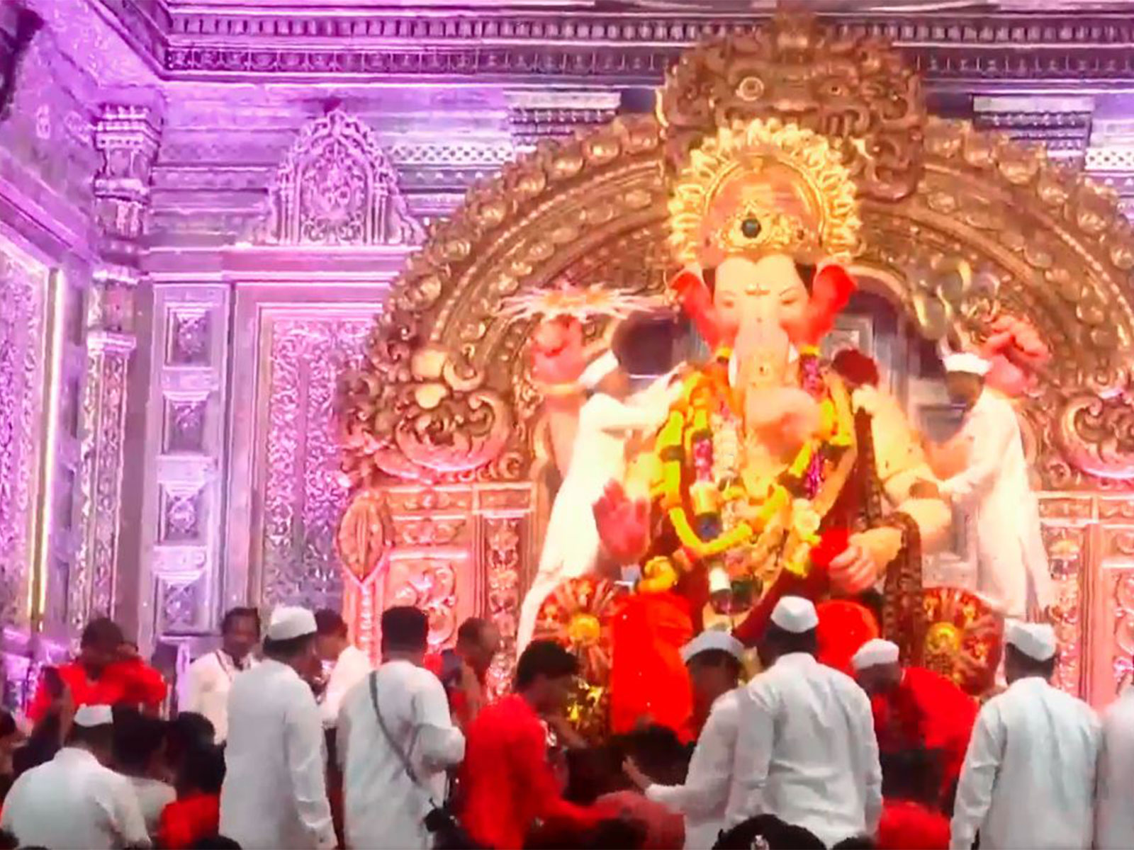 Mumbai's famous  Lalbaugcha Raja Ganesha idol (Photo/ANI)