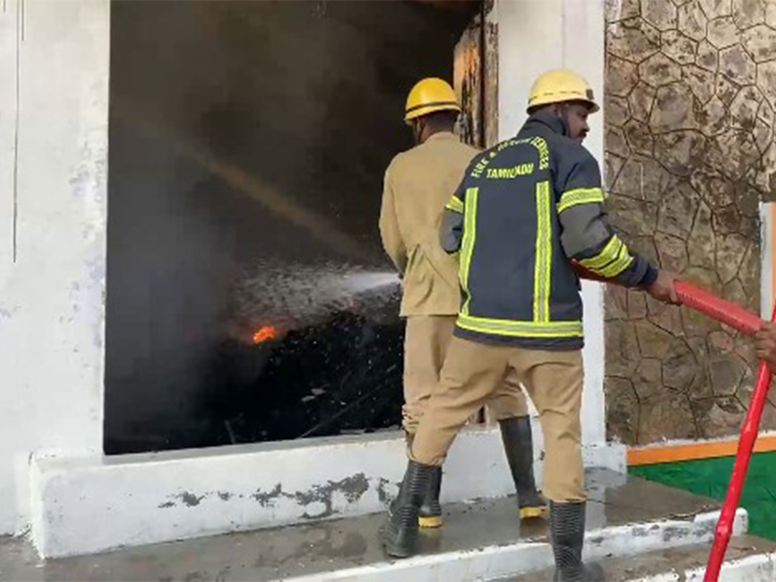 Firefigthing efforts underway at FCI warehouse in Thoothukudi (Photo/ANI) 