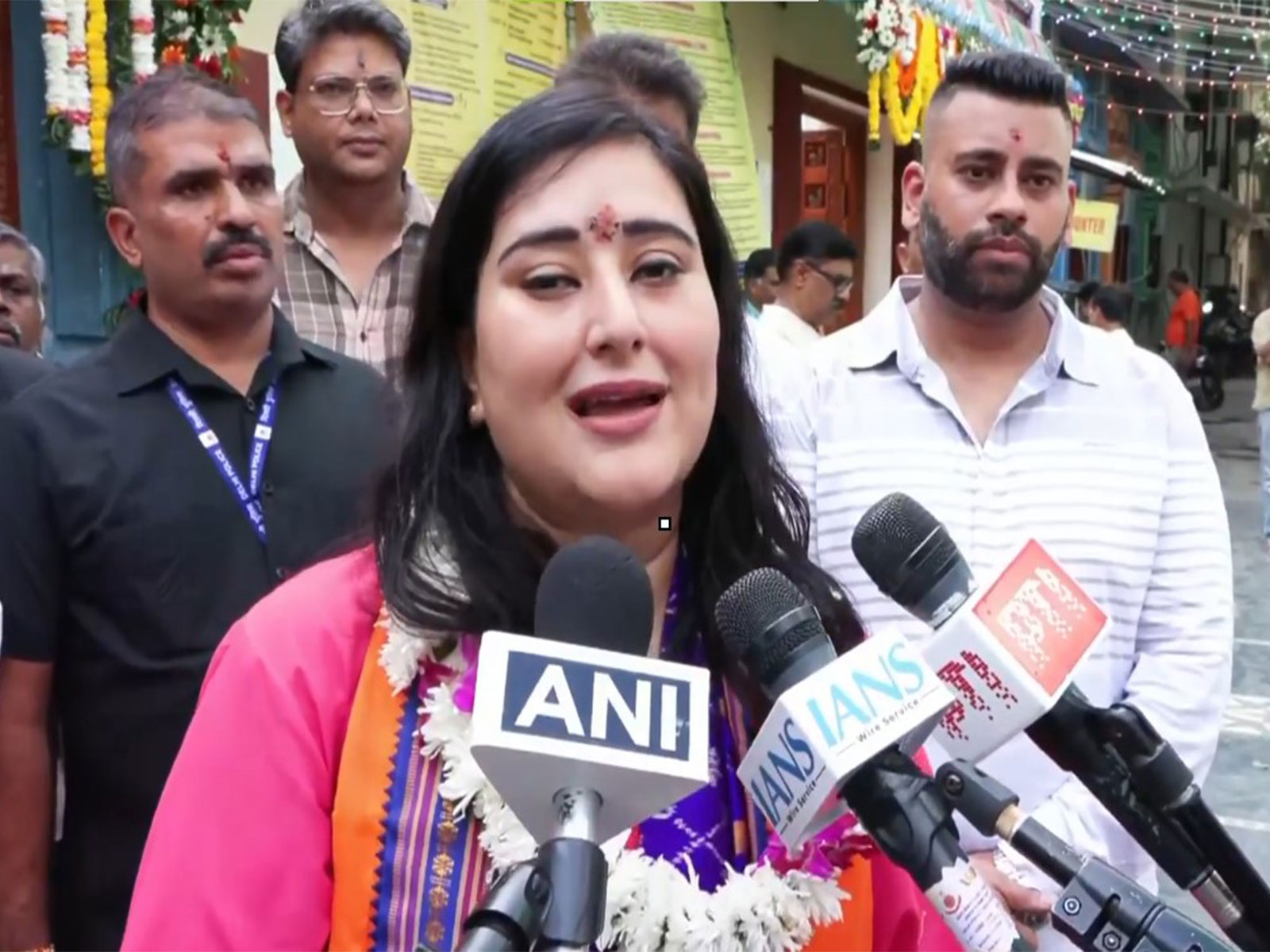 BJP MP Bansuri Swaraj offers prayers at Delhi temple on Ganesh Chaturthi (Photo/ANI)