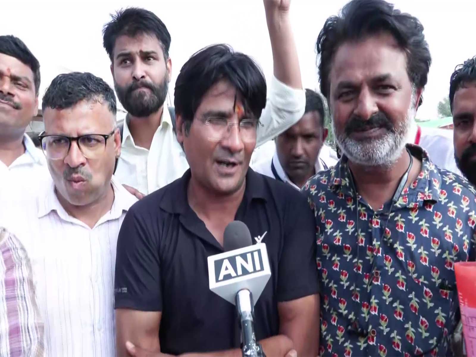 Congress candidate Rakesh Kumar Lata (Photo/ANI)