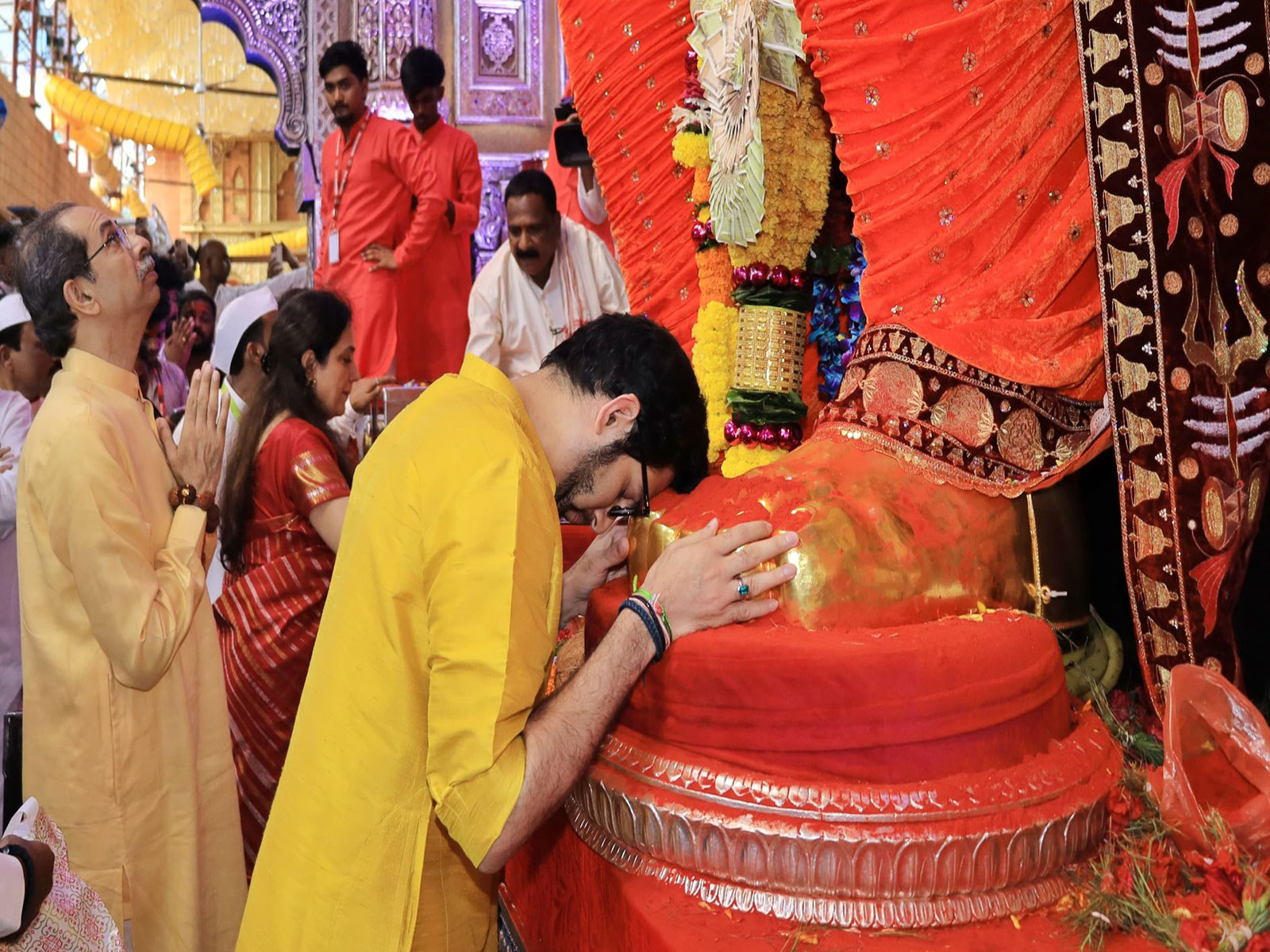 Shiv Sena (UBT) chief Uddhav Thackeray along with his wife Rashmi Thackeray, son and party MLA Aaditya Thackeray, seeking blessings at the famous Lalbaugcha Raja Ganpati idol in Mumbai (Photo: x/@AUThackeray)