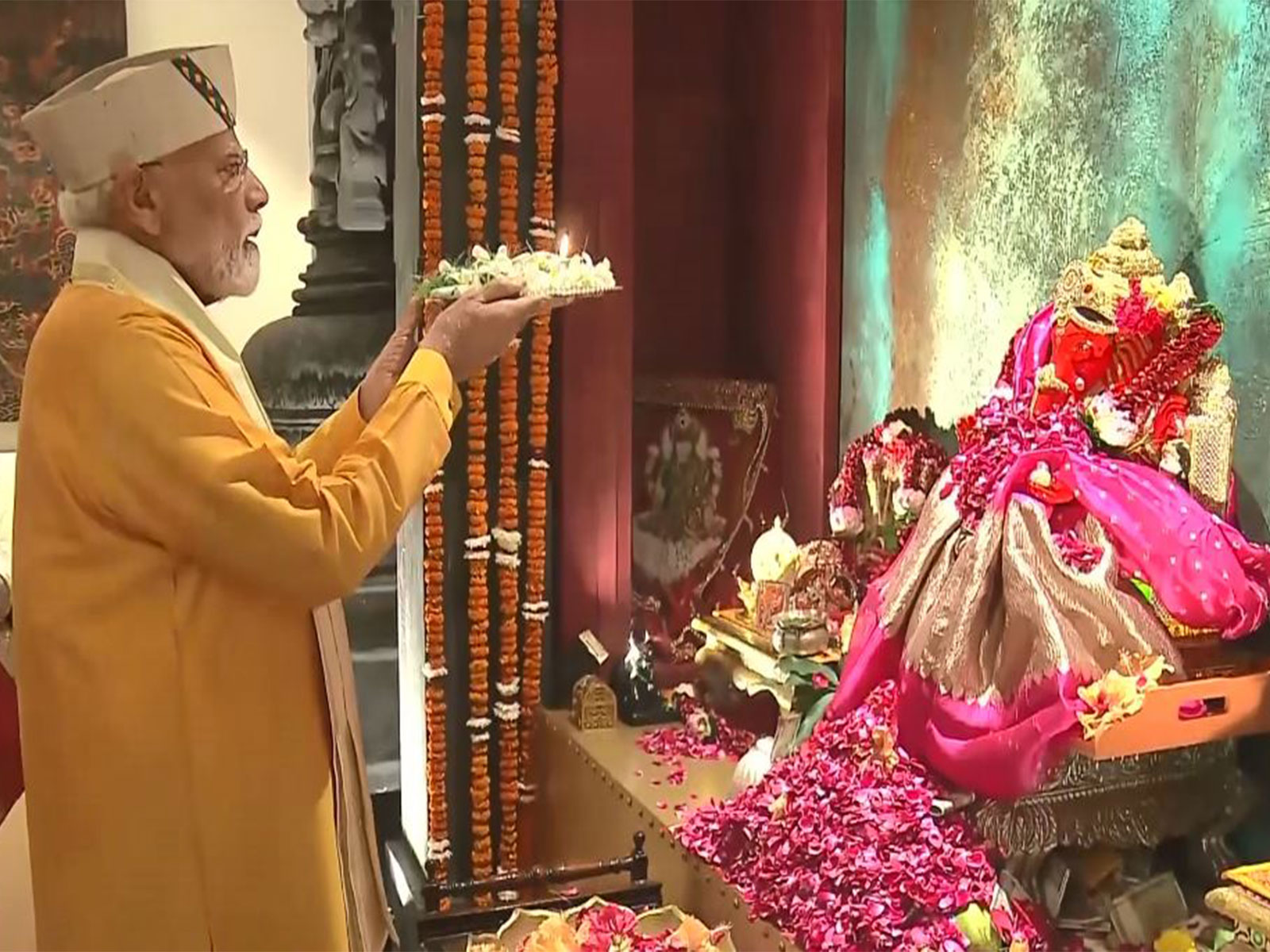 Prime Minister Narendra Modi attended Ganesh Puja celebrations at Piyush Goyal's residence (Photo/ANI/DD)