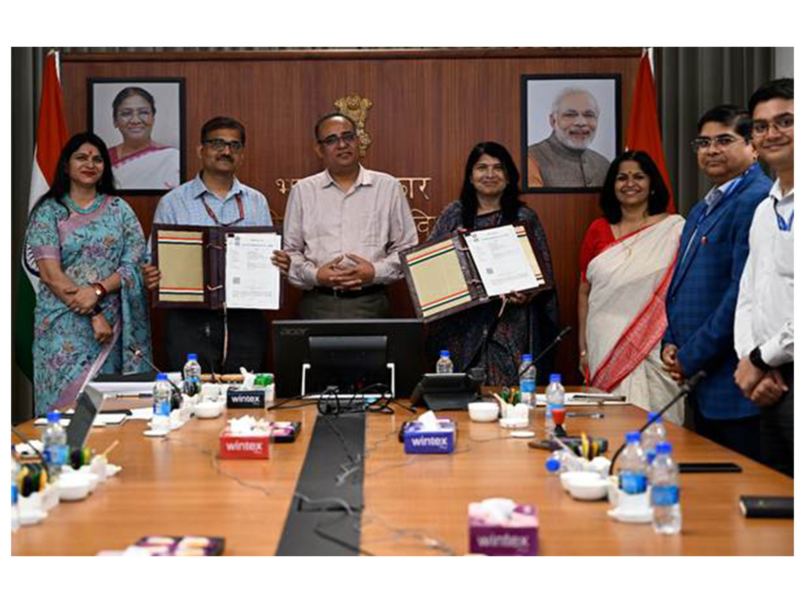 Signing of MoU between Department of Rural Development and PFRDA (Photo/ PIB India)