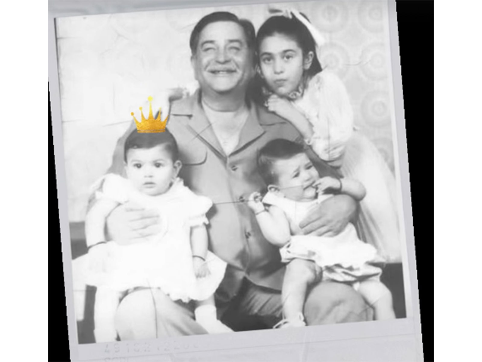 Childhood picture of Kareena Kapoor Khan with Riddhima Kapoor Sahni, Karishma Kapoor with Raj Kapoor (Photo/@kareenakapoorkhan)