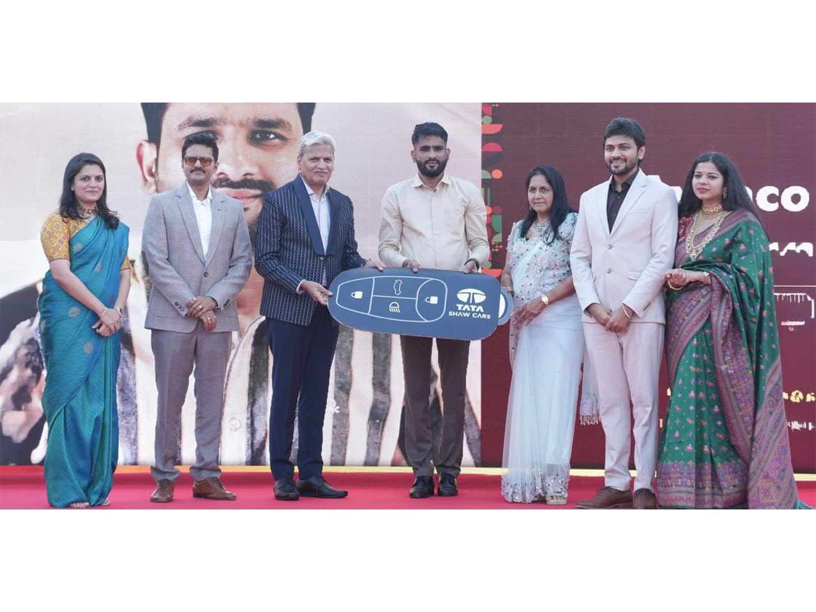 Chandukaka Saraf Jewels Marks 200 Years by Recognising Dedicated Employees with Cars and Two-Wheelers
