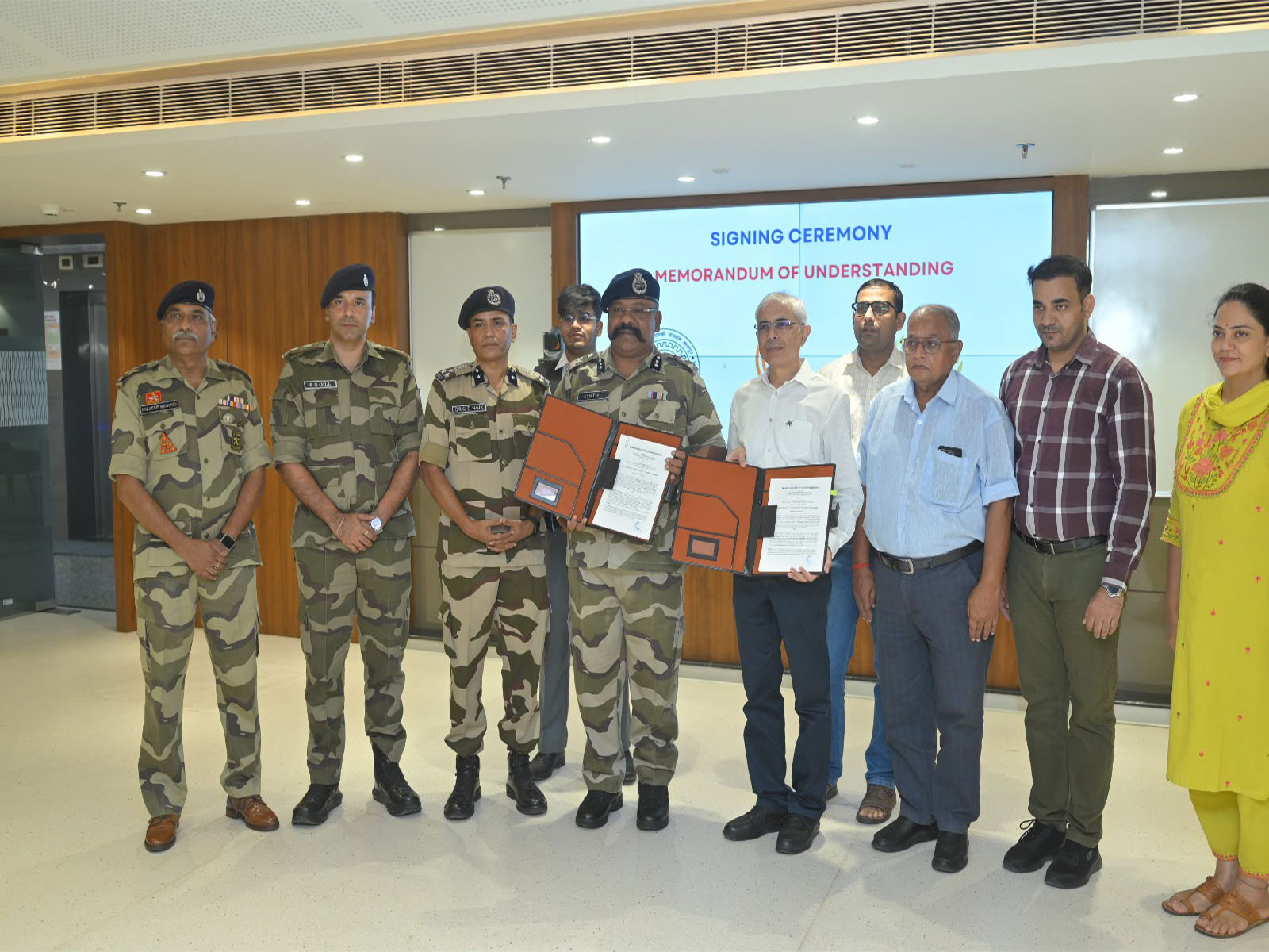 CISF, IIT Kanpur signed two MoUs (Photo/X/@CISFHQrs)