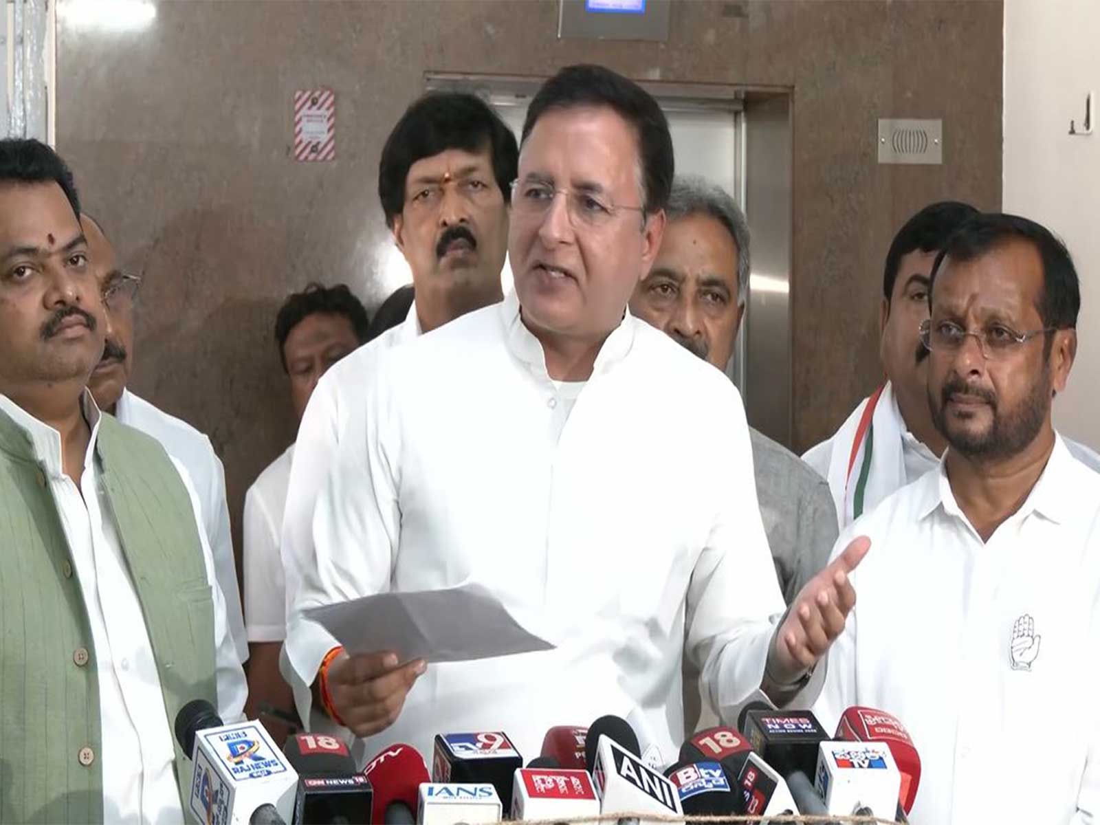 Congress General Secretary Randeep Singh Surjewala (Photo/ANI)