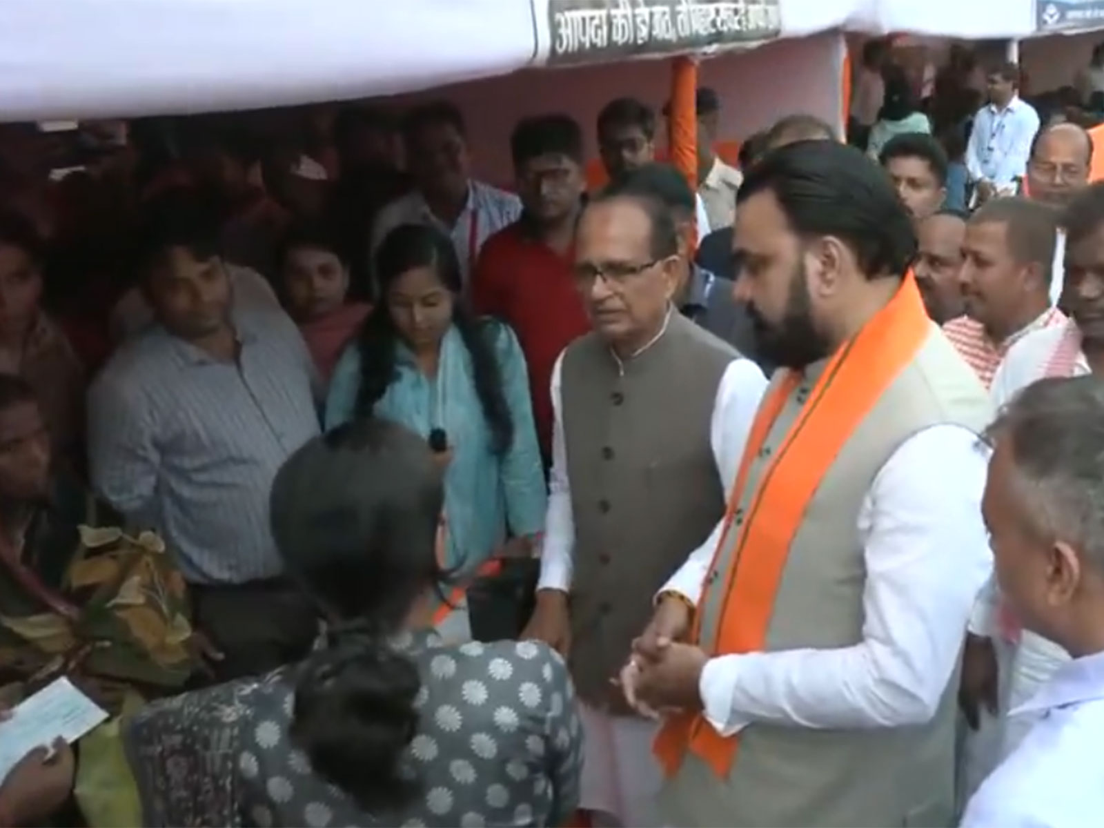 Union minister Shivraj Singh Chouhan, Bihar CM meet Bihar flood victims (Photo/ANI)