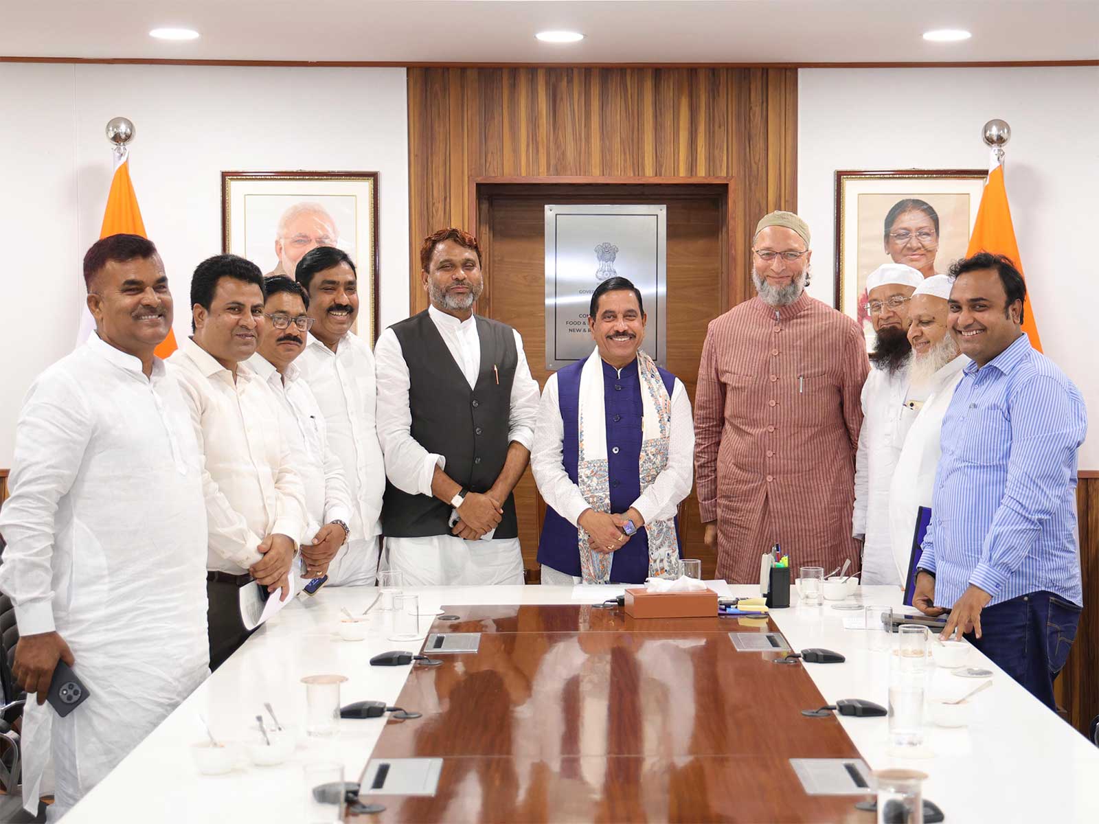 AIMIM delegation meets Education Minister (Photo/ANI)