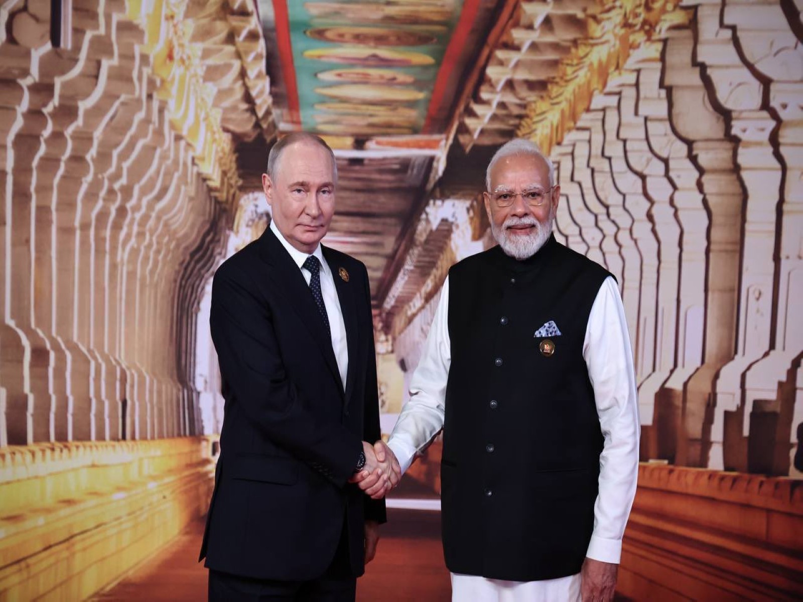 Russian President Vladimir Putin welcomed by Prime Minister Narendra Modi during BRICS Summit (Photo/X/@RusEmbIndia)