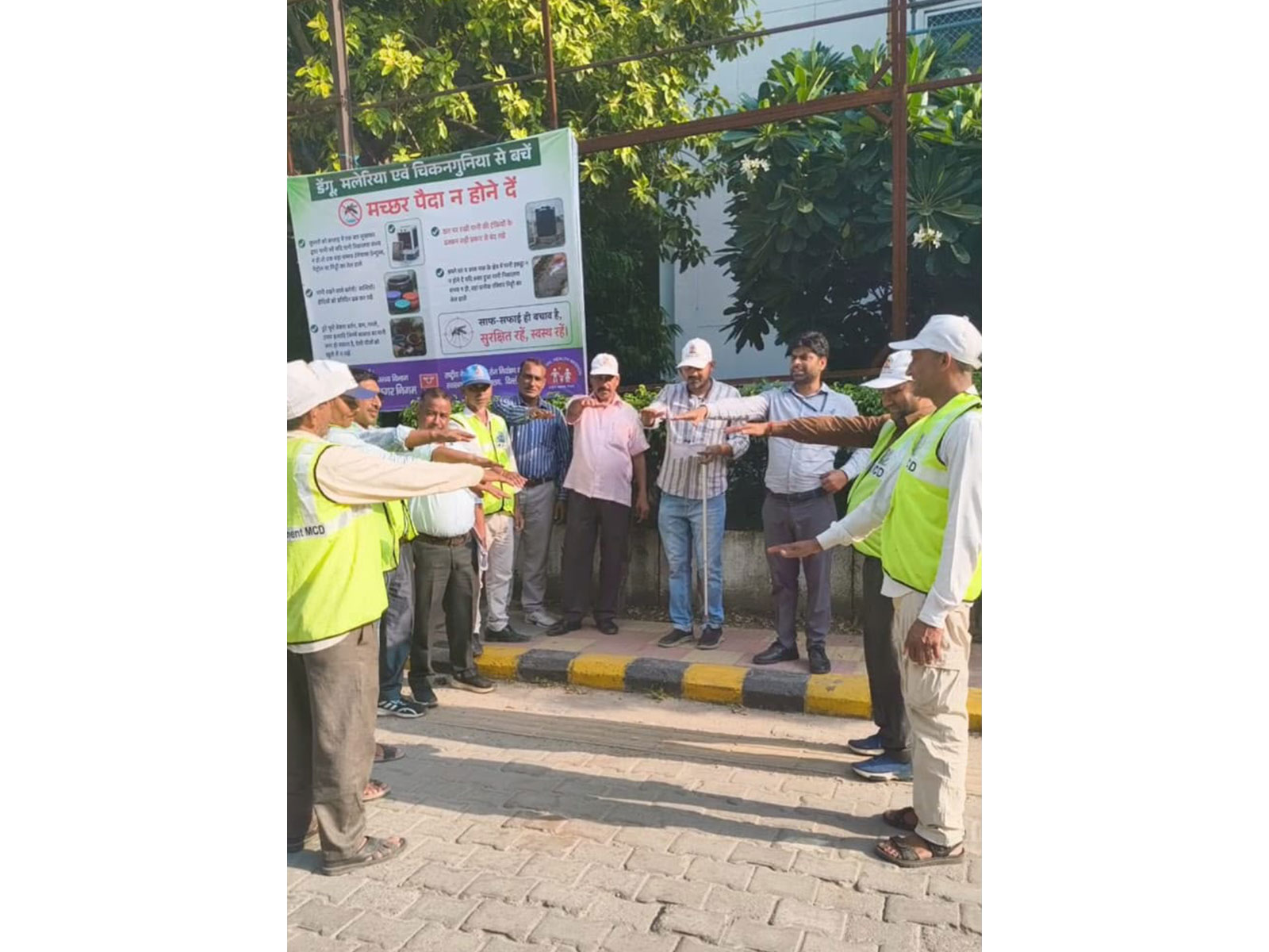 Cleanliness drive held in Anand Vihar (Photo/ANI)