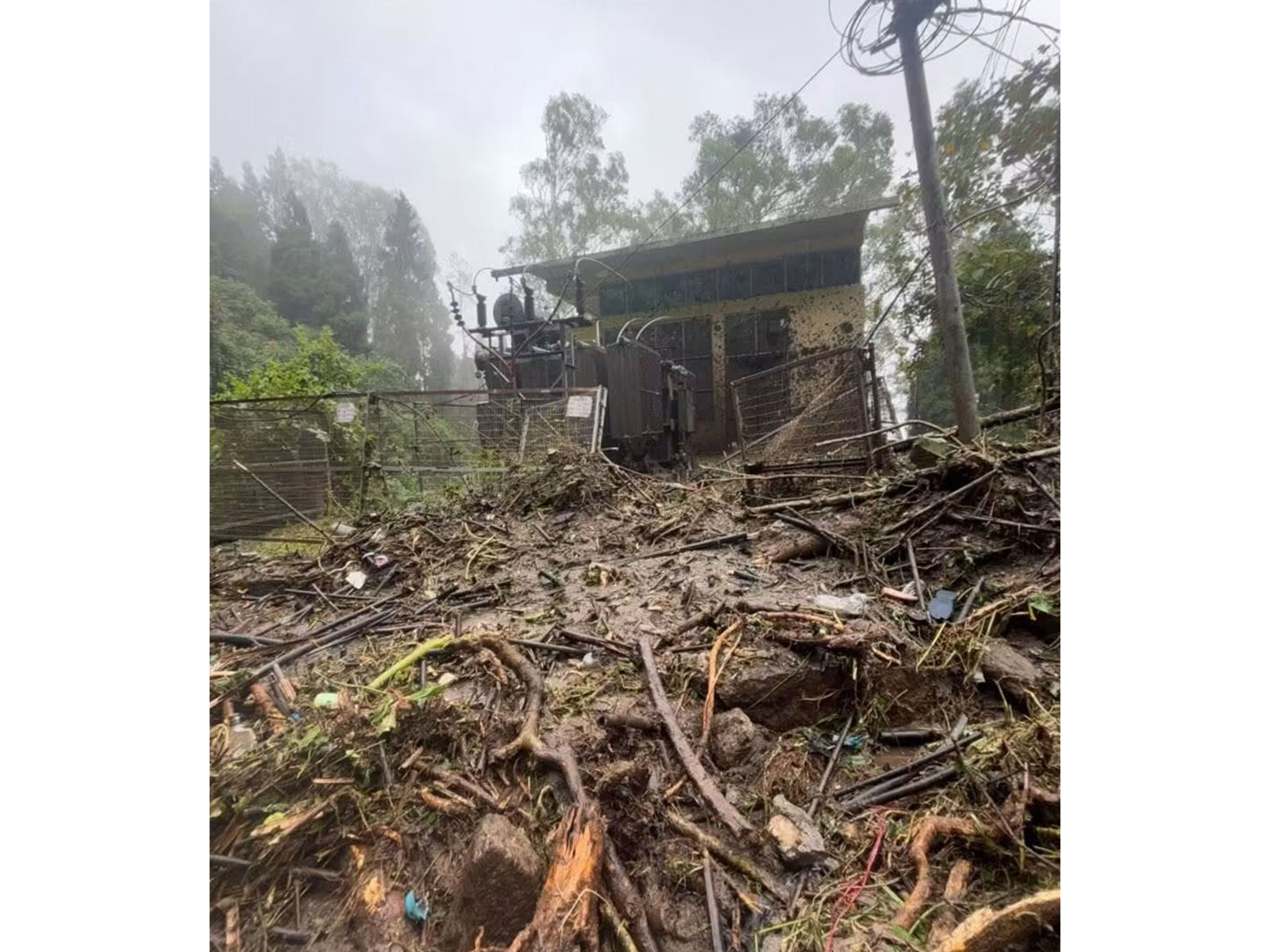 Landslide in Sikkim's Gangtok damages house (Photo/IPR)