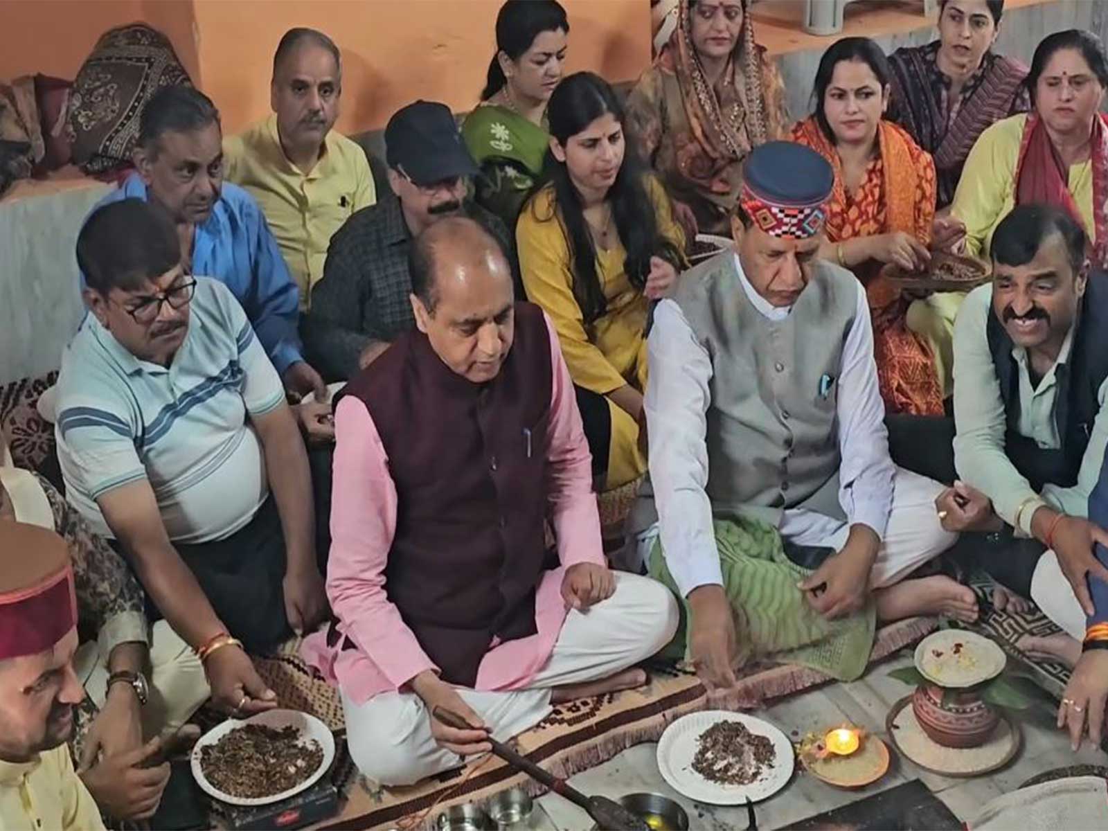  Jairam Thakur  at  Kalisthan temple in a havan for PM Modi (Photo/ANI)