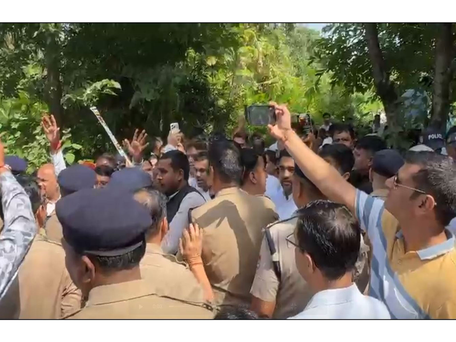 Congress workers clashed with police in Yamkeshwar (Photo/ANI)