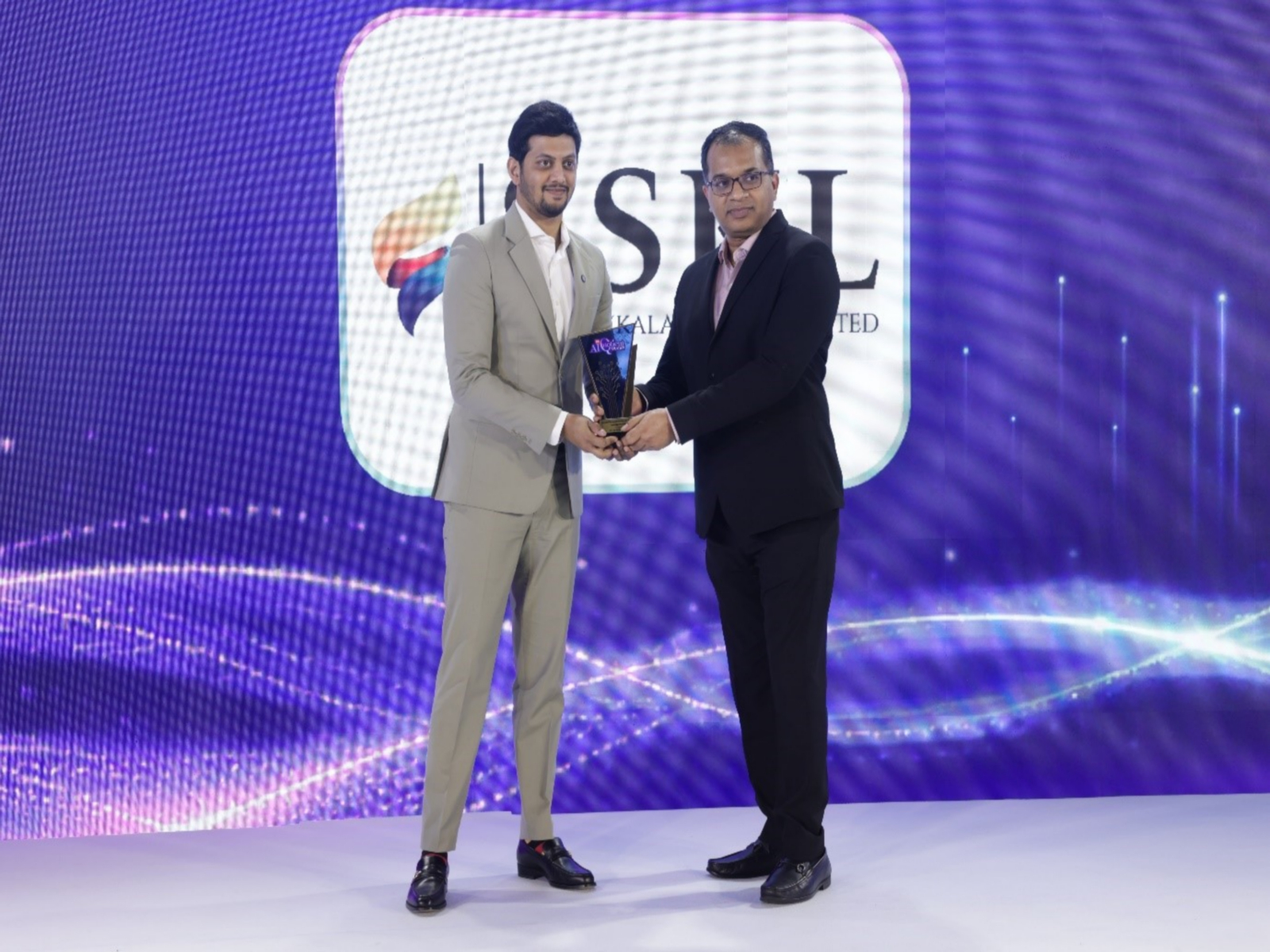 SSKL CEO Mr. Bharadwaj Rachamadugu with the “AI-Led Retail Intelligence Award”