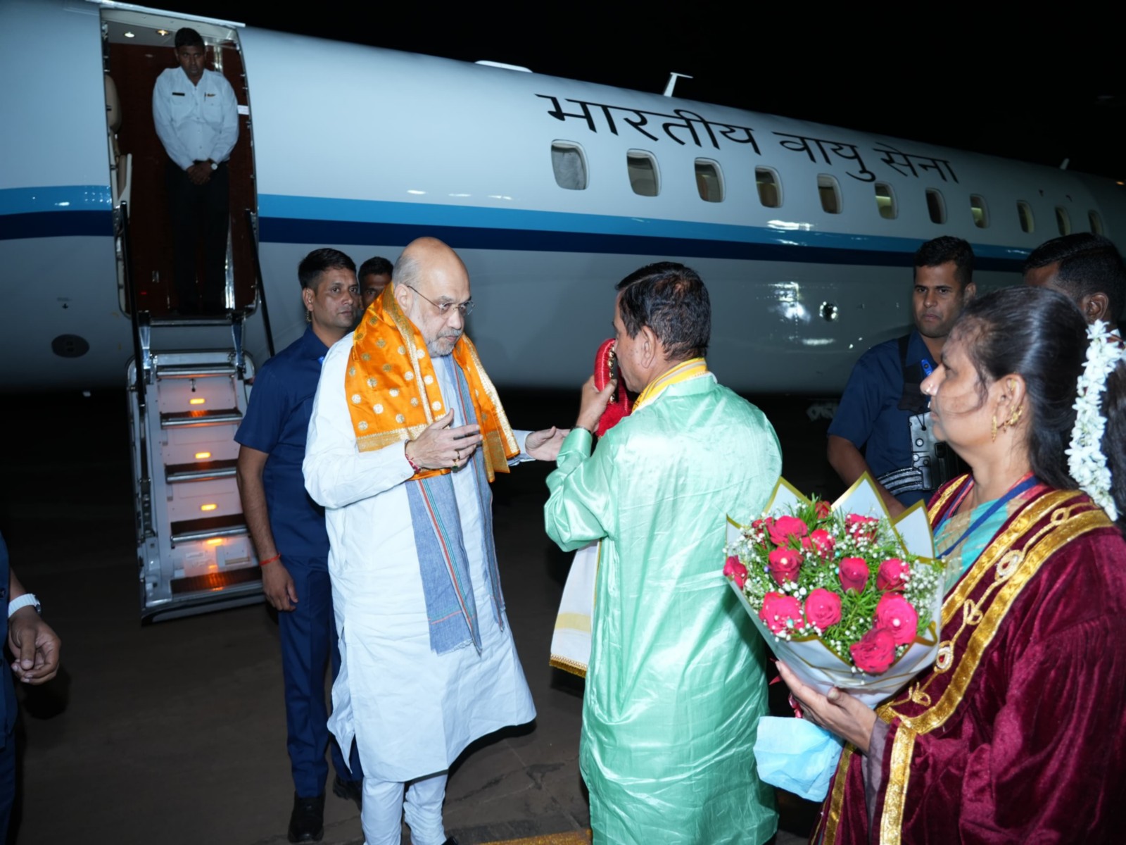 Union Minister Pralhad Joshi welcomes Home Minister Amit Shah in Hubballi (Photo: @JoshiPralhad/x)