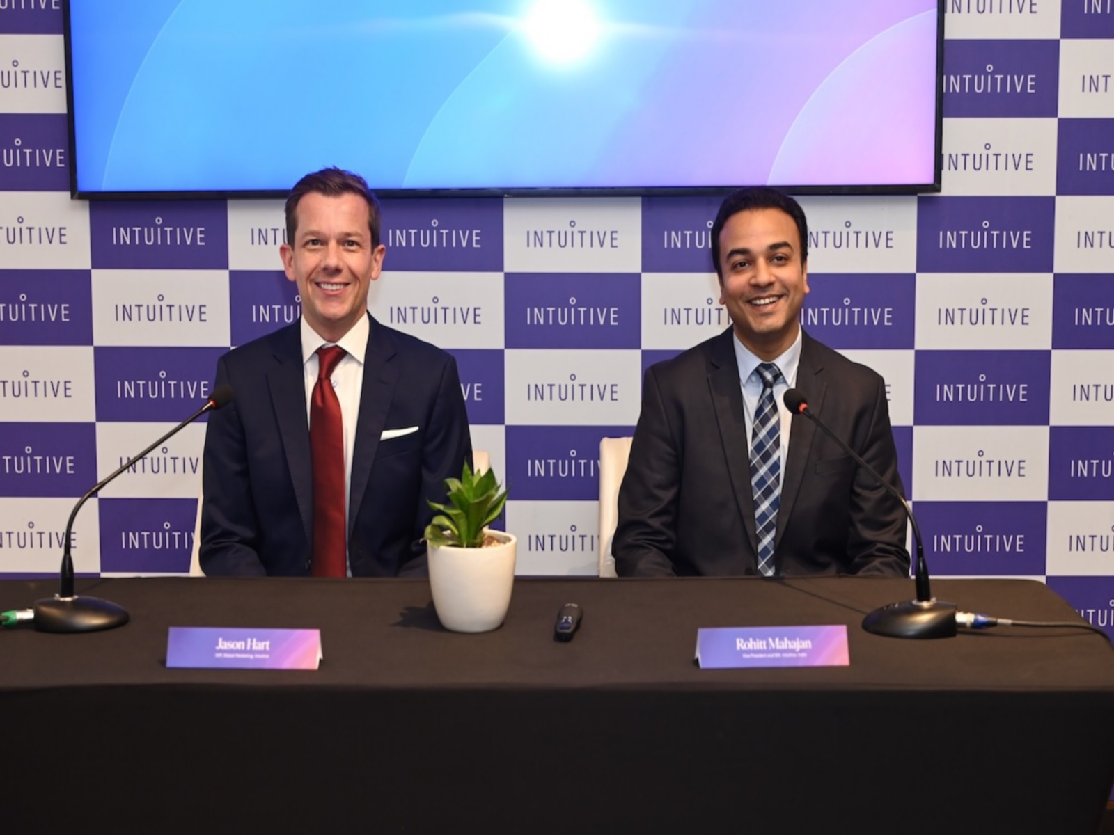 From left: Jason Hart, Senior Vice President, Global Marketing, Communication and Enablement, Intuitive; Rohitt Mahajan, Vice President and General Manager, India, Intuitive.