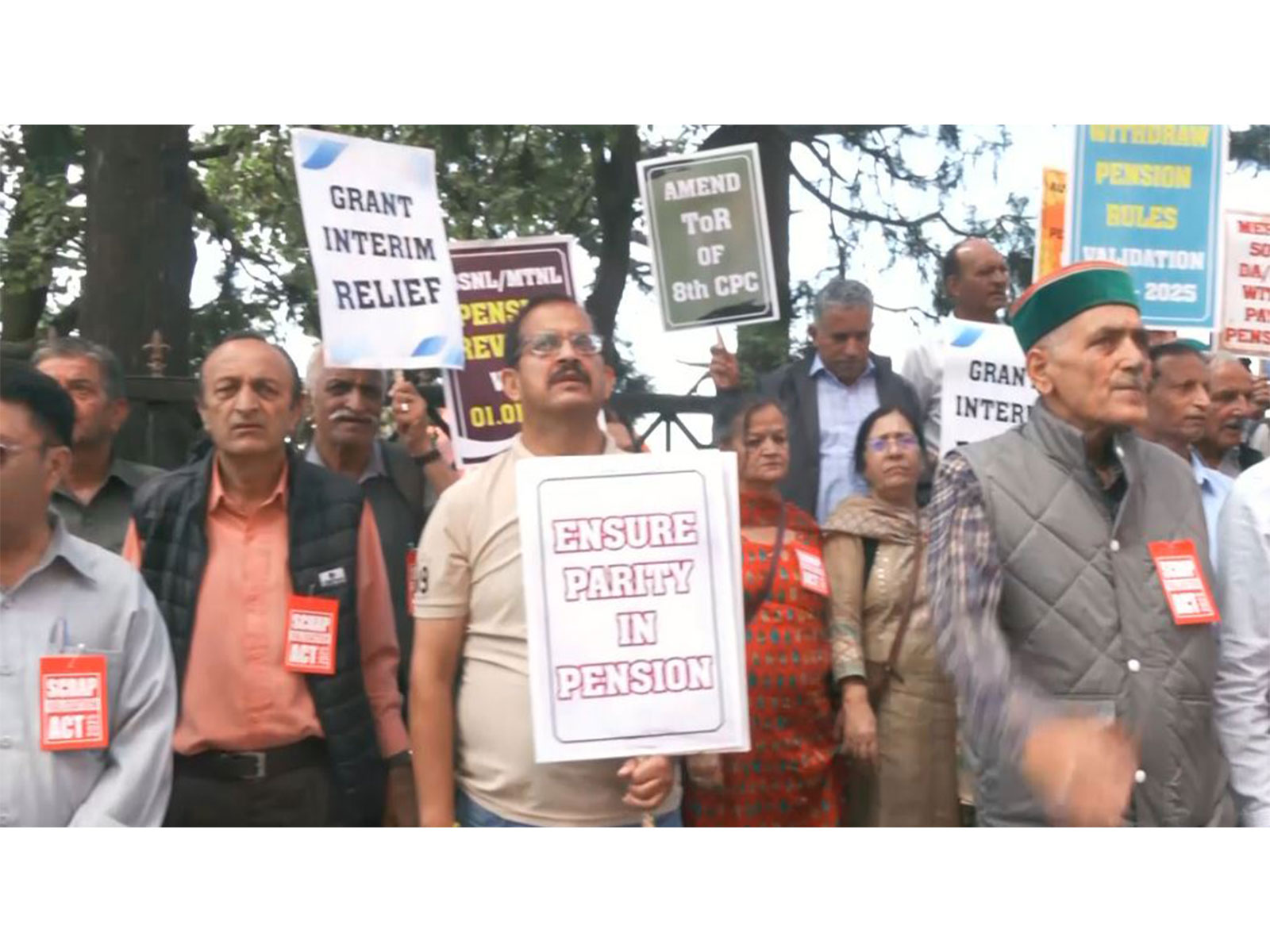 Pensioners protest in Shimla (Photo/ANI)