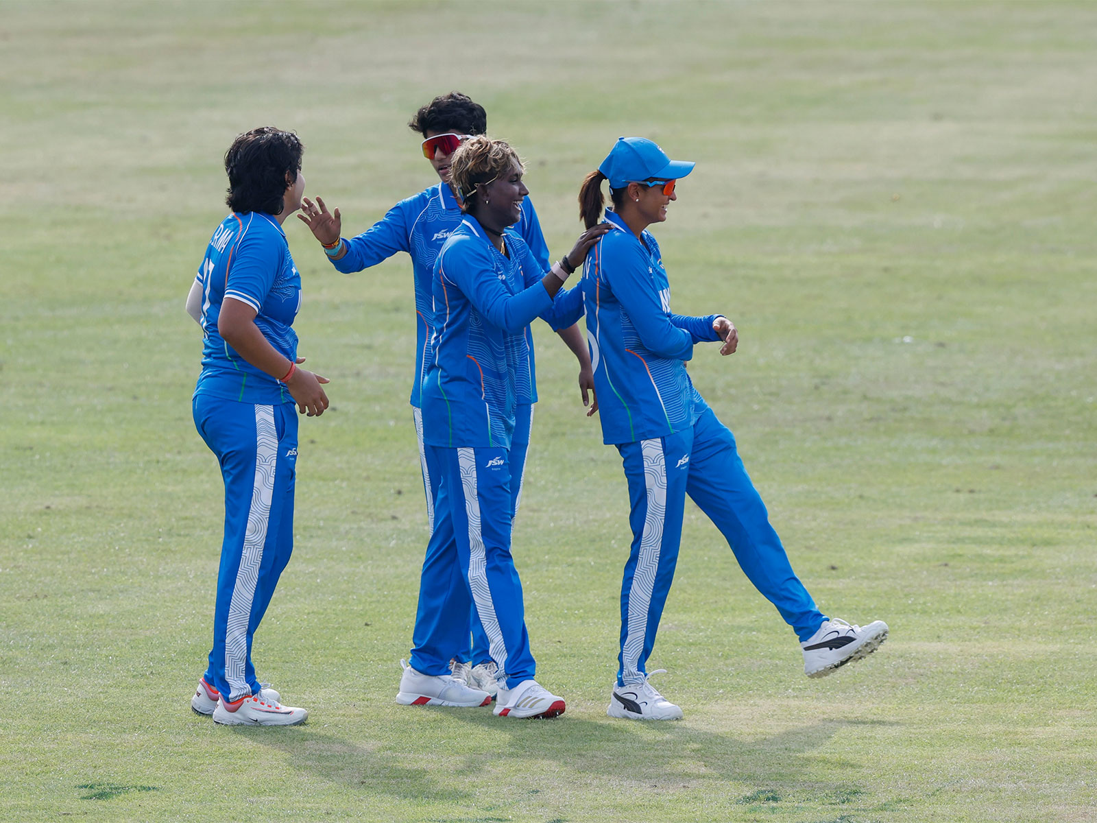 India women's cricket team celebrating (Photo: X/@BCCIWomen)