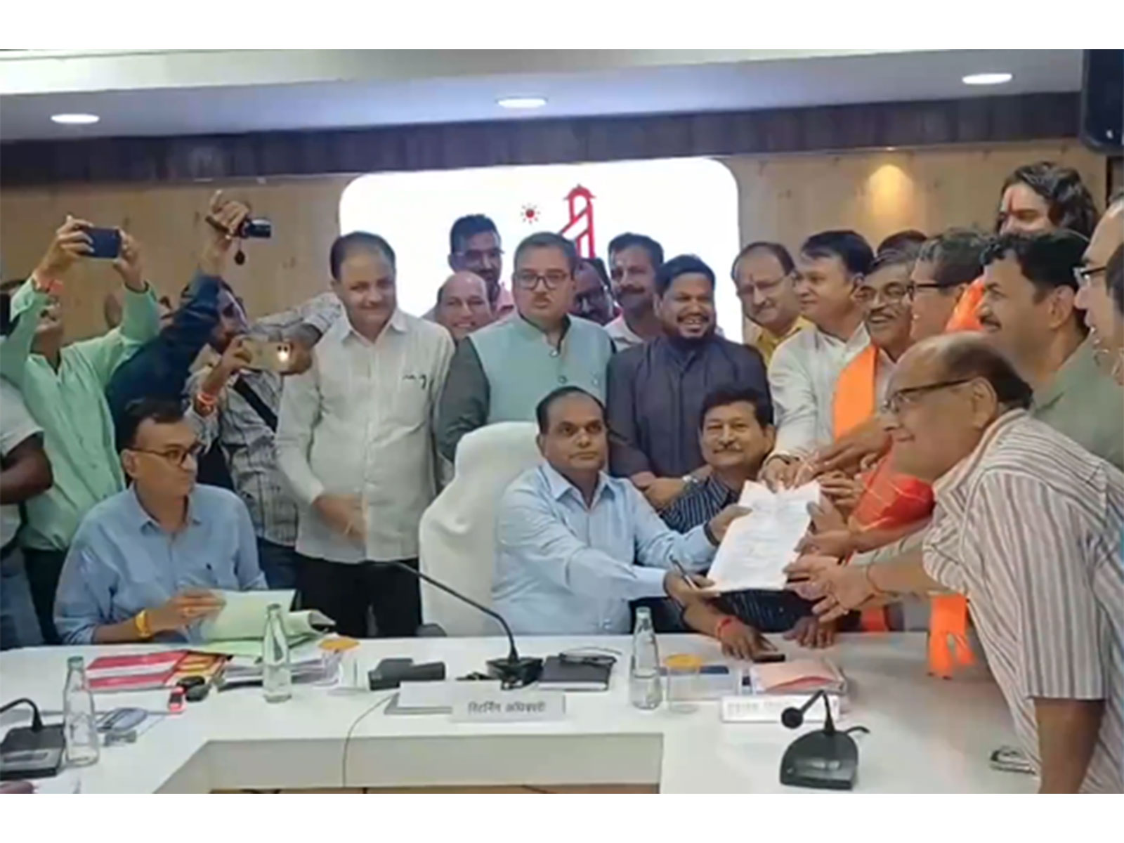 BJP's Sunil Kothari files nomination for Jaipur Mayor polls (Photo/ANI)