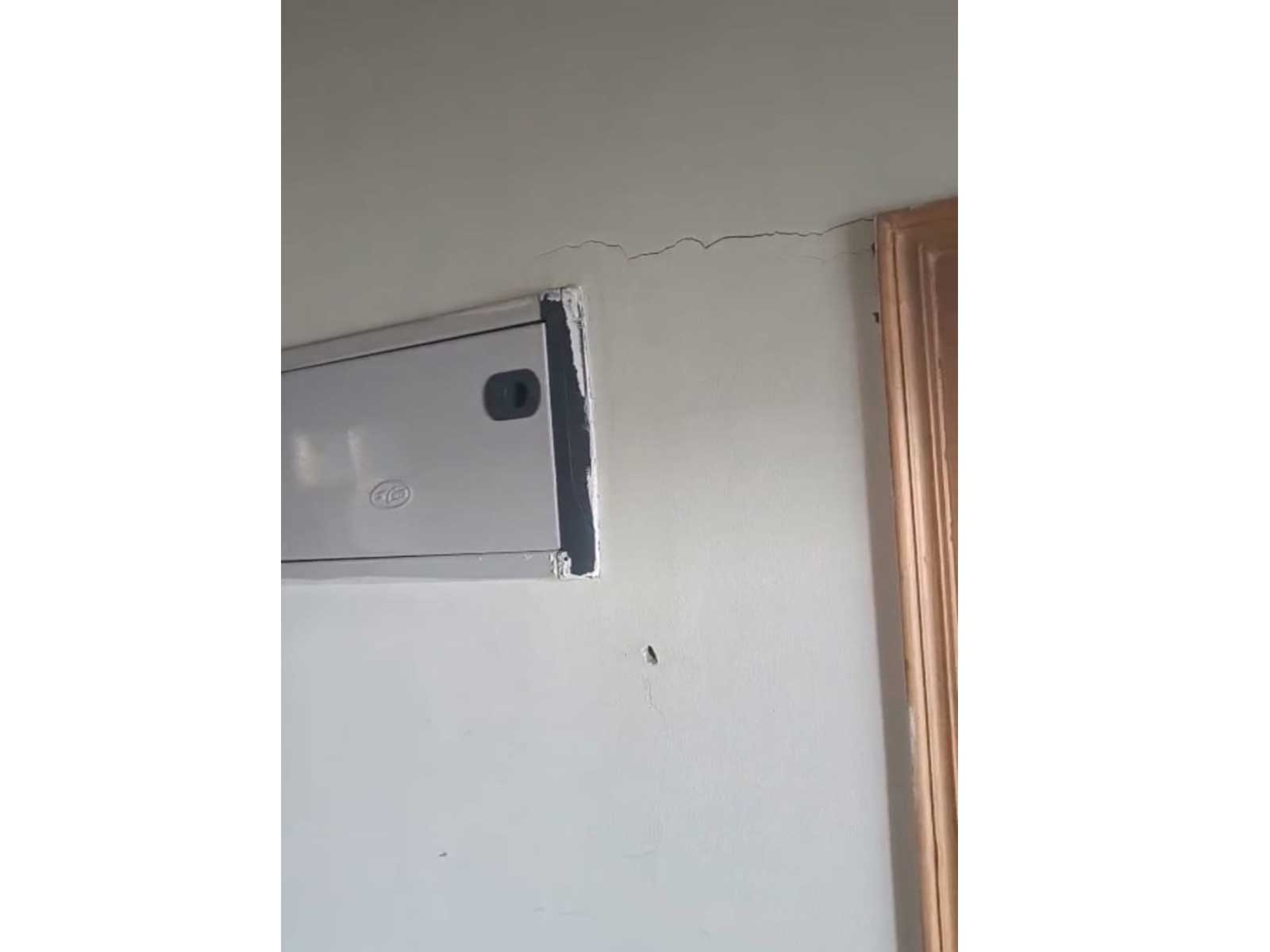 Cracks appear in Shimla houses amid tunnel work (Photo:ANI)